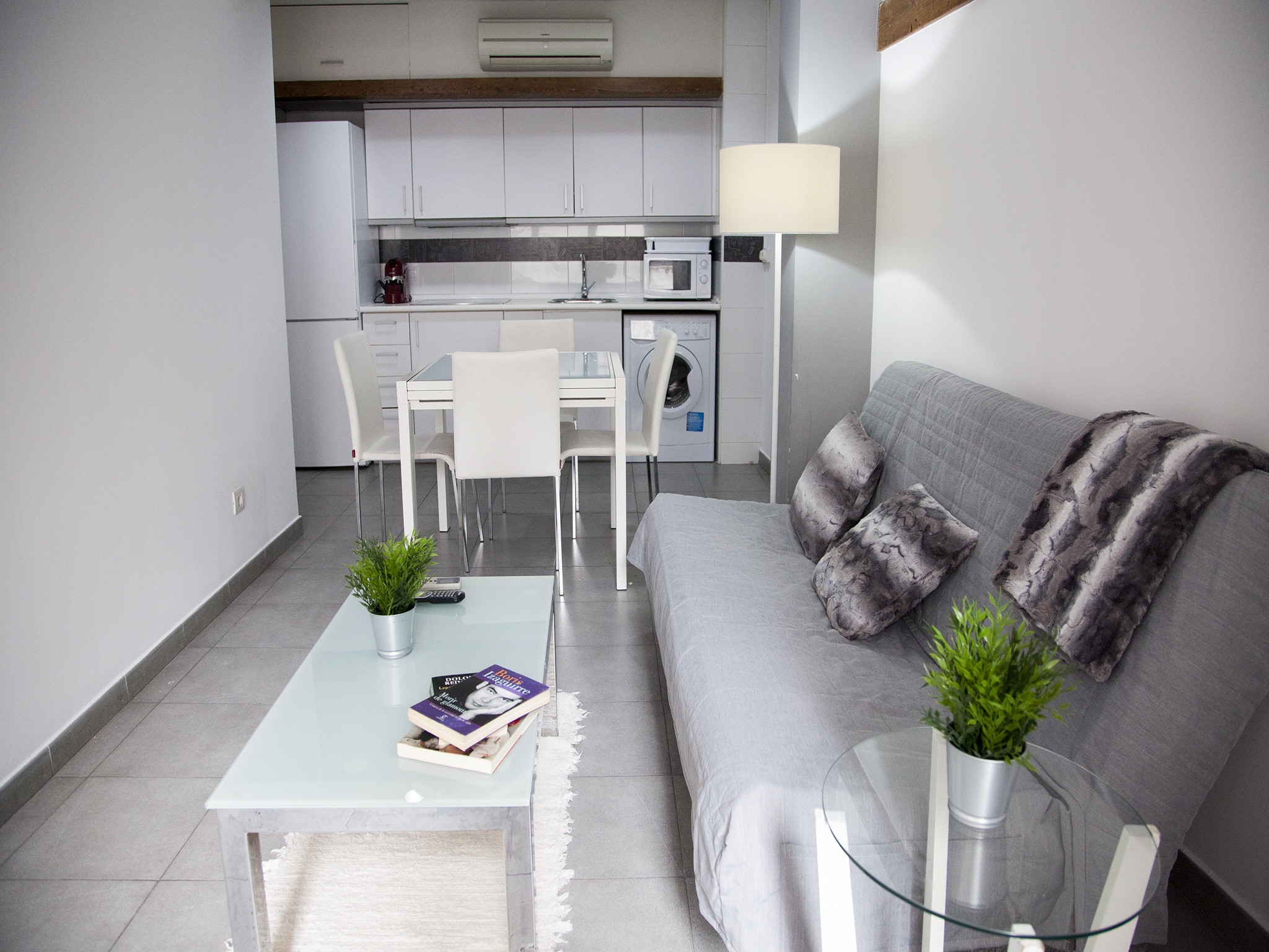 Rent Apartment in Valencia Tetuan 4 picture-2