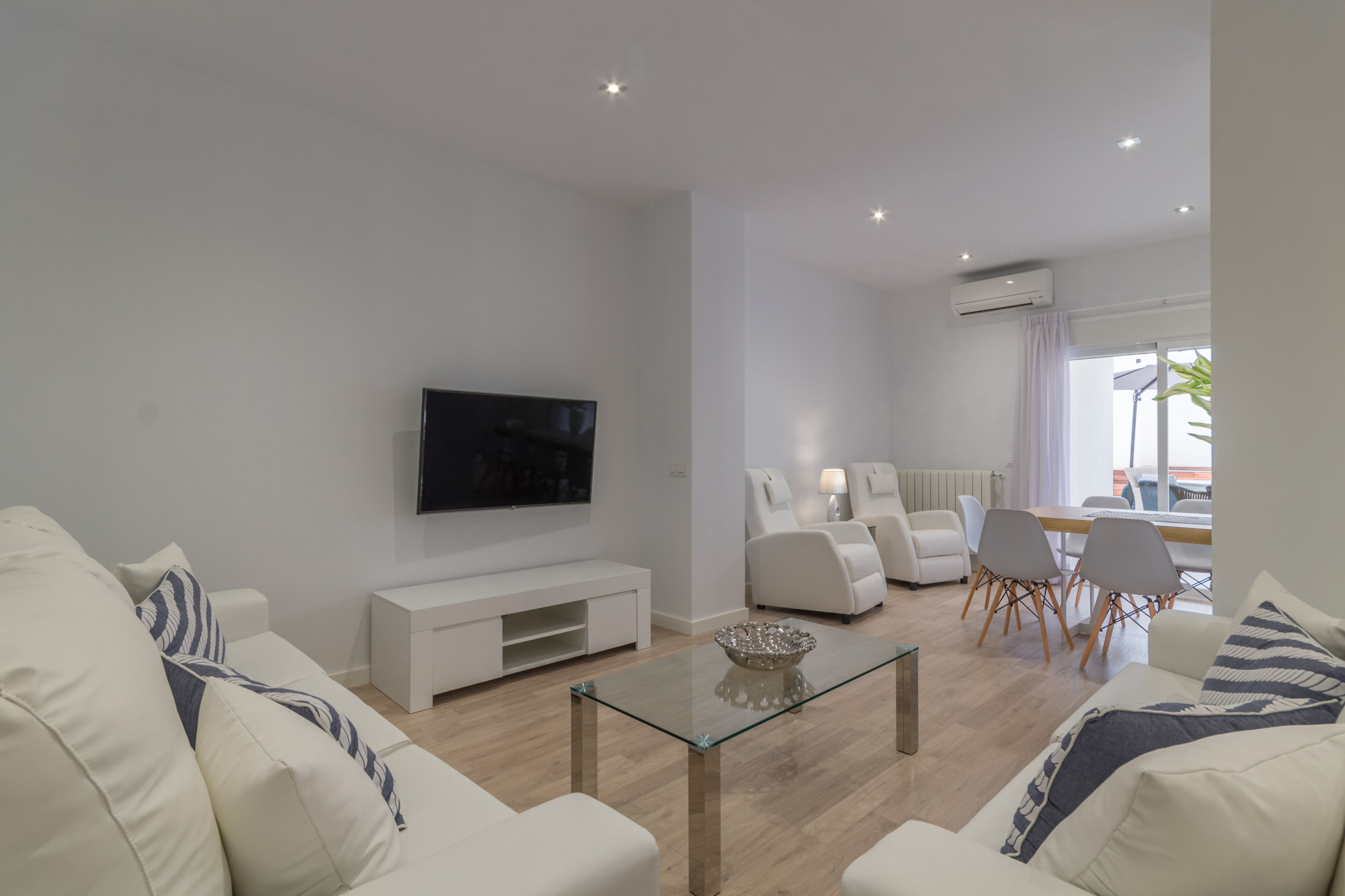 Rent House in Palma de Mallorca Miquel Santandreu 40, TownHouse 5StarsHome Mallorc picture-6