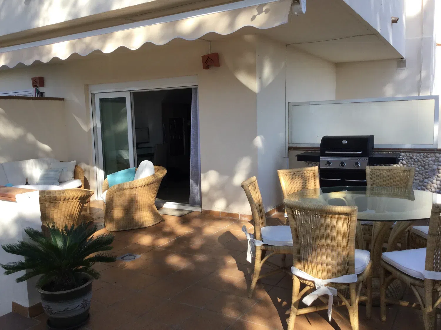 Alquilar Apartamento en Marbella Beachside Family Apartment with Direct Pool Access imagen-6