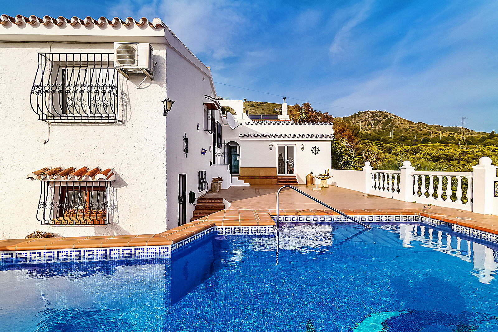 Rent Villa in Nerja Villa Isabel Private Pool Casasol picture-32