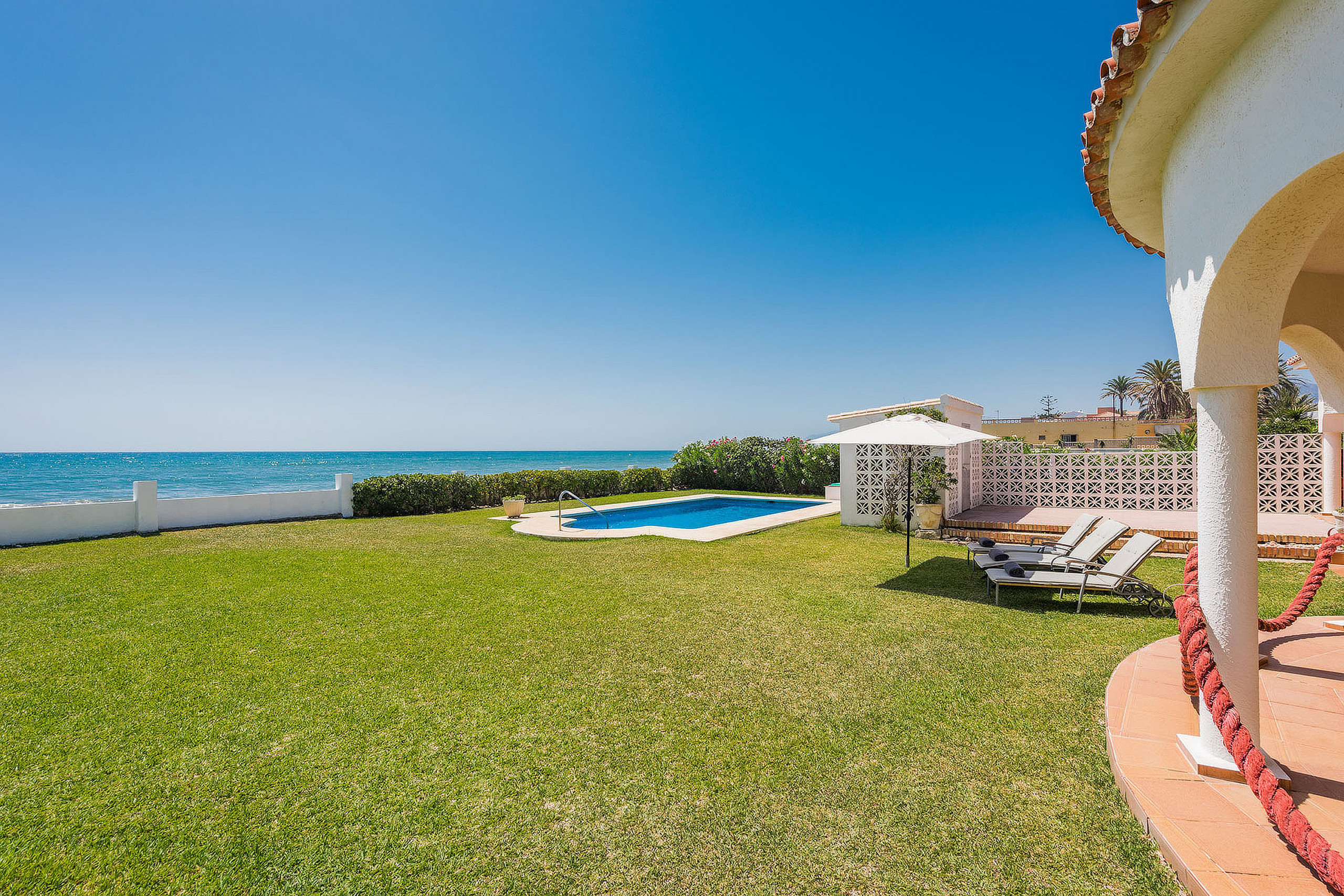 Rent Villa in Marbella 1100 - BEACH FRONT VILLA picture-18