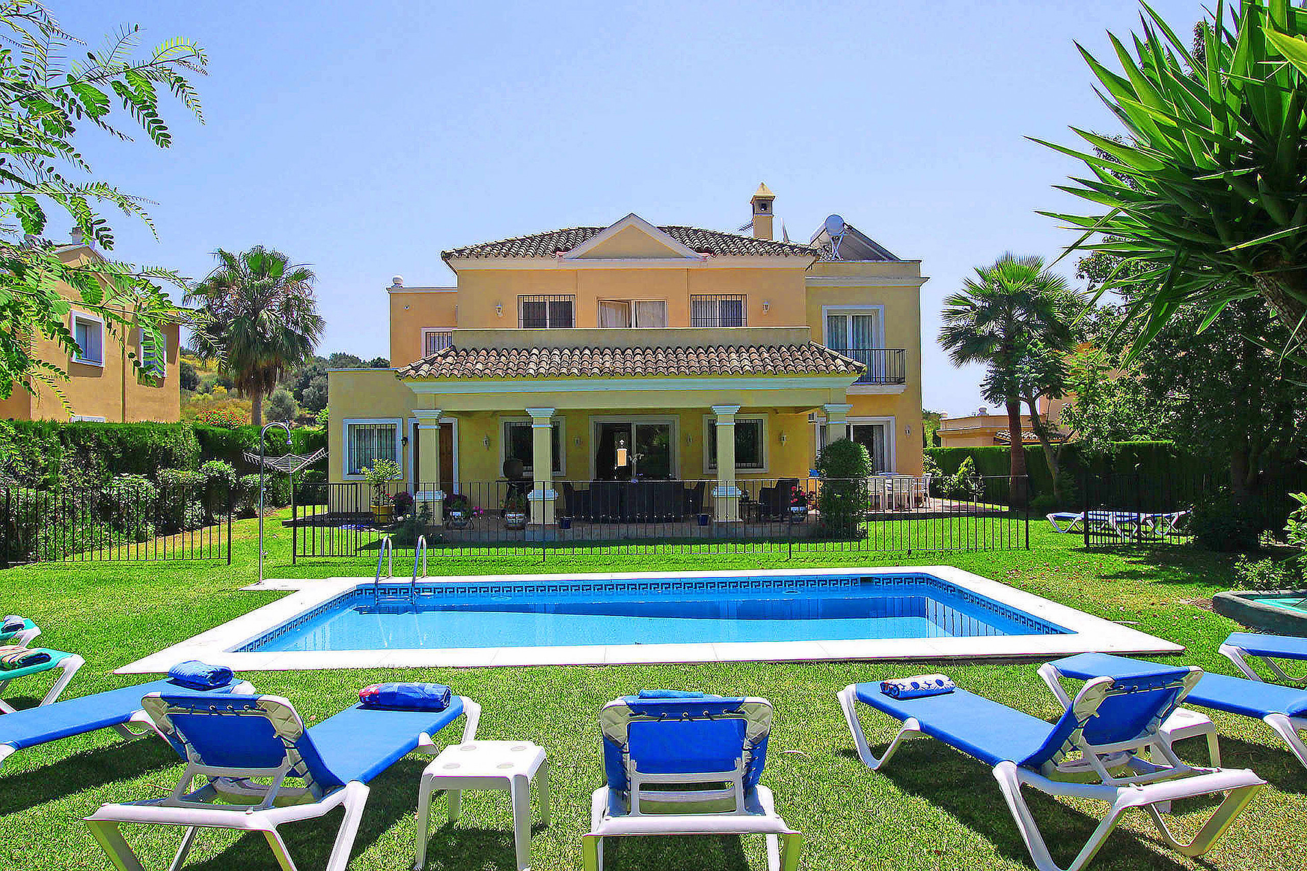 Rent Villa in Estepona 1106- Bel Air Family Villa picture-25