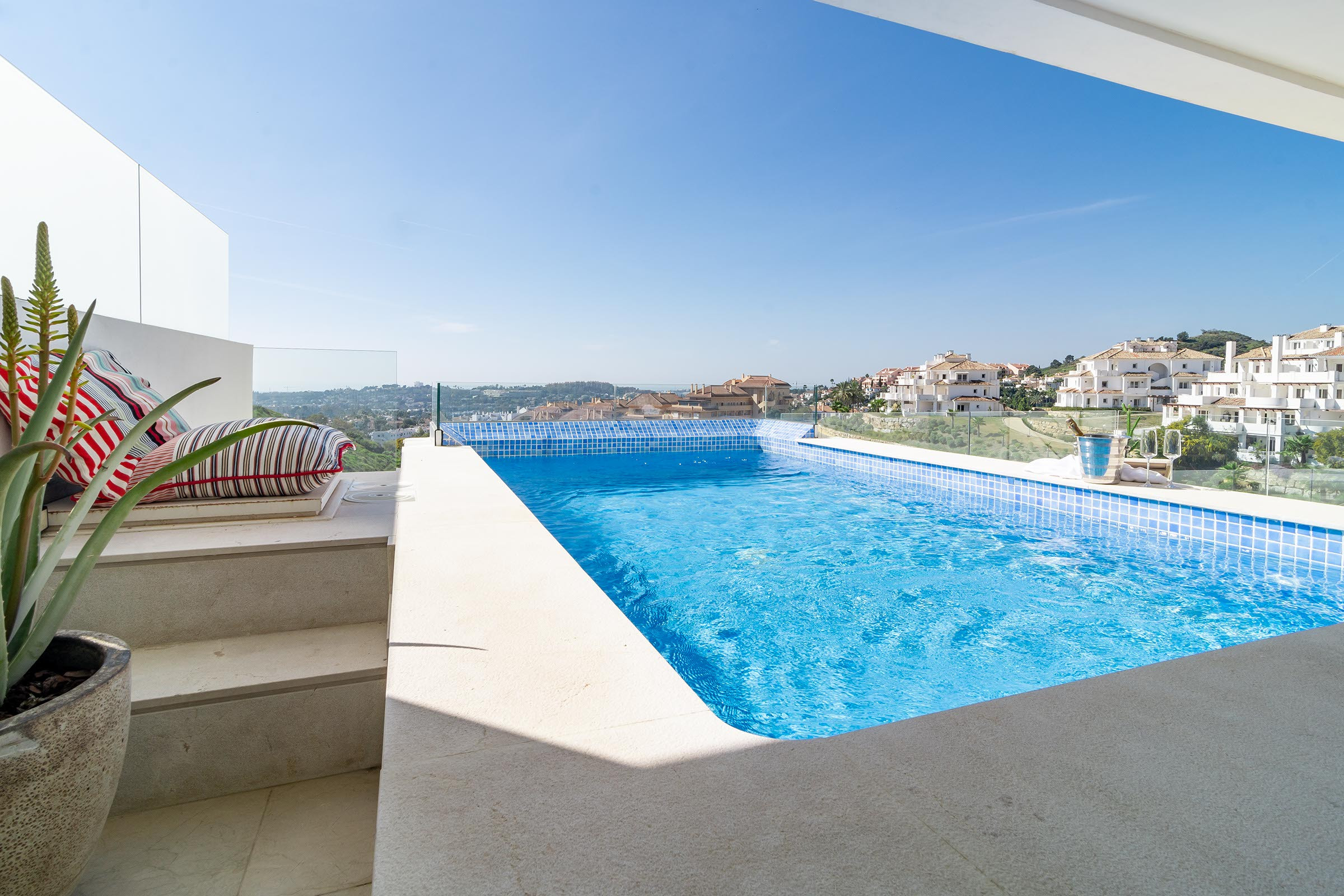 Rent Apartment in Nueva Andalucia LMR- Luxury apartment, private pool. Families only picture-8