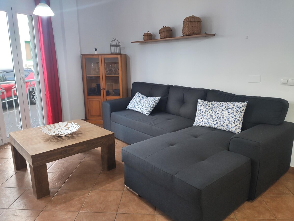 Rent Apartment in Arrecife La chalana · La Chalana, two bedroom apartment in picture-1