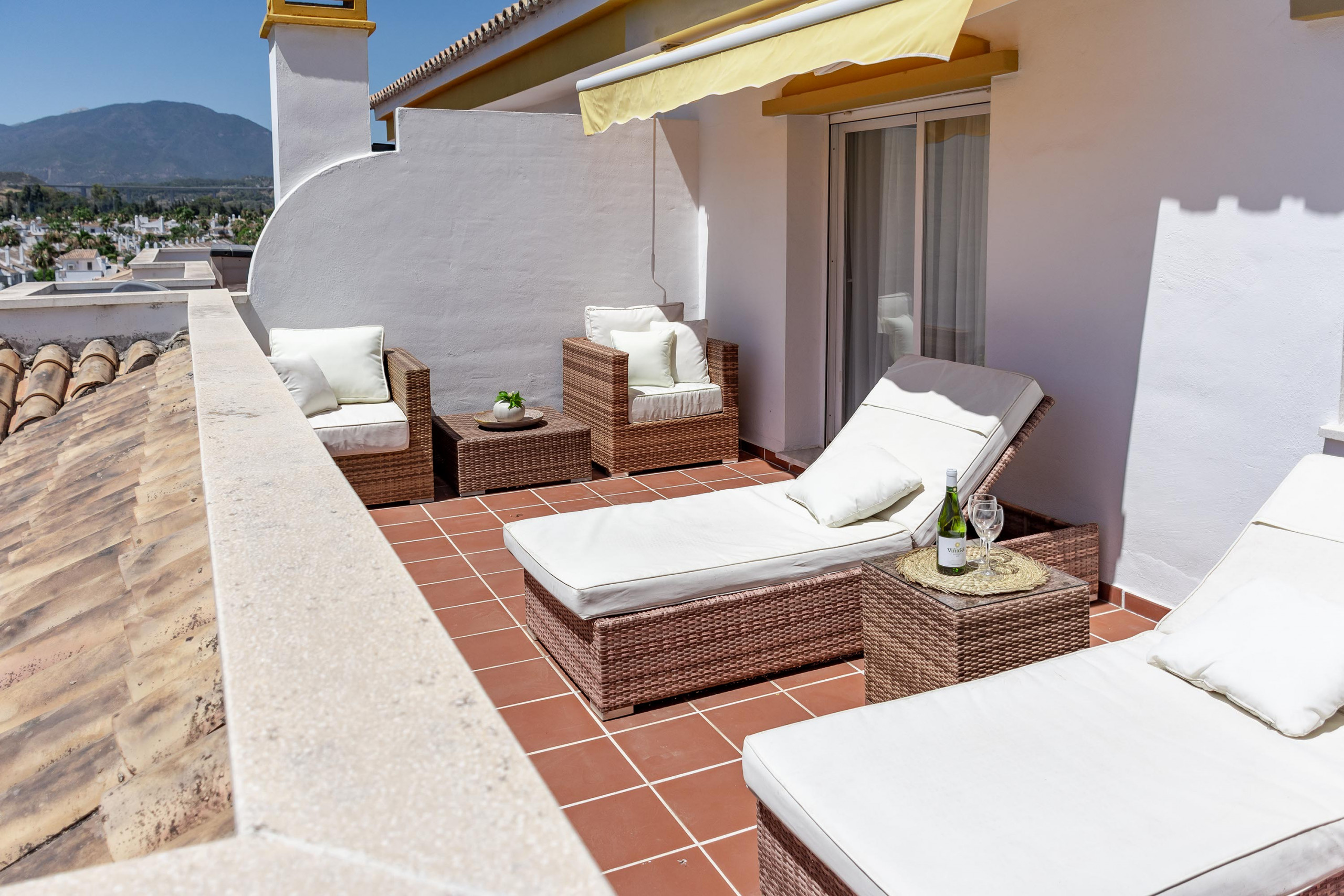 Rent Apartment in Nueva Andalucia DN11-2 bedroom apartment close to Puerto Banus picture-5