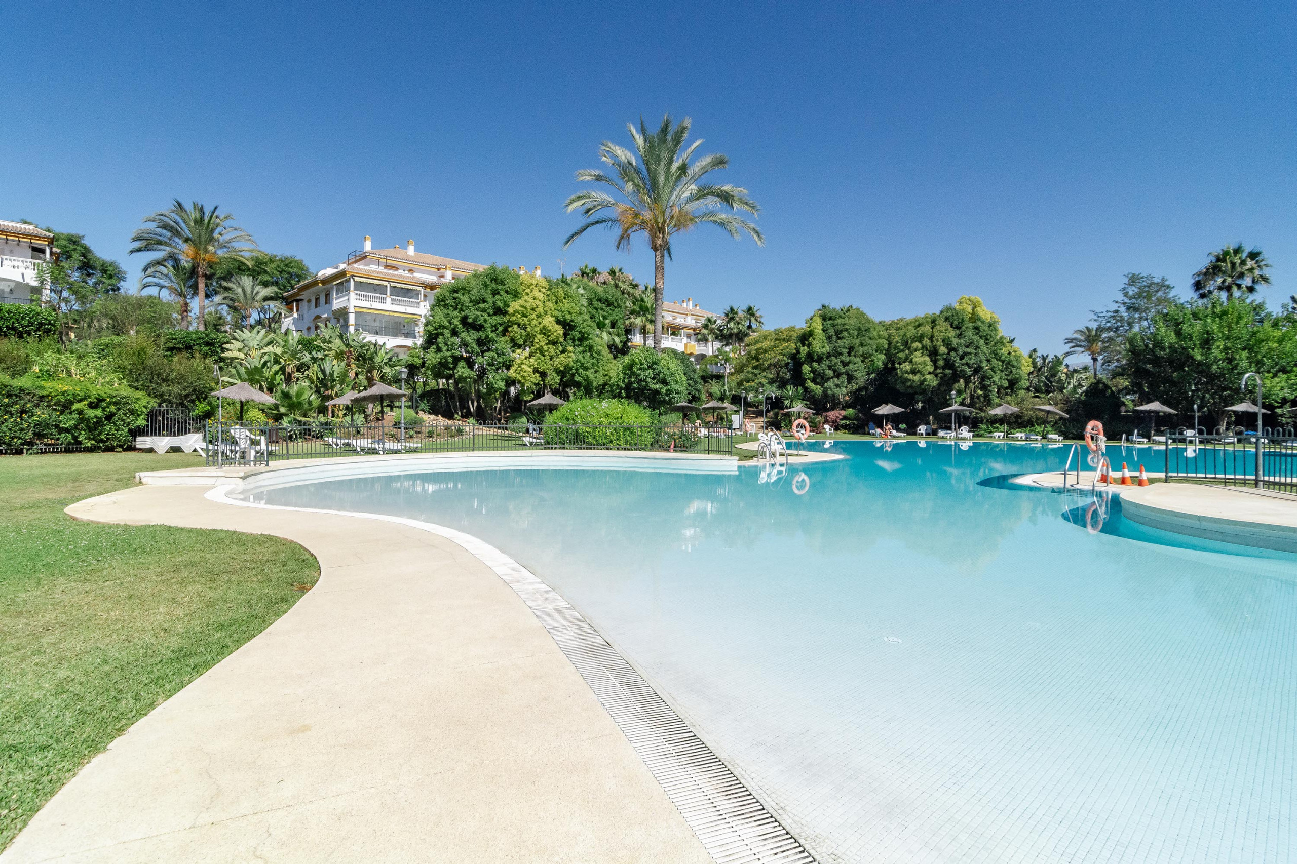 Rent Apartment in Nueva Andalucia DN11-2 bedroom apartment close to Puerto Banus picture-8