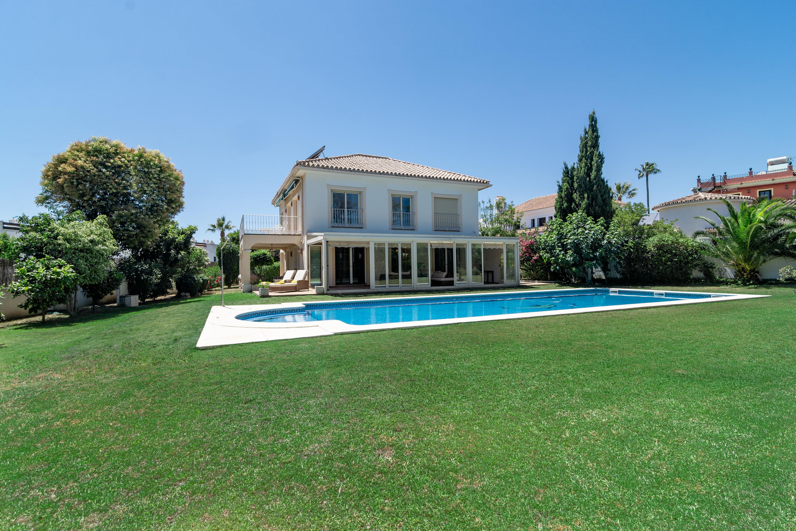 Villa in San Pedro de Alcántara buchen CLN- Spacious 6 bedroom villa 100 m to beach Bild-29