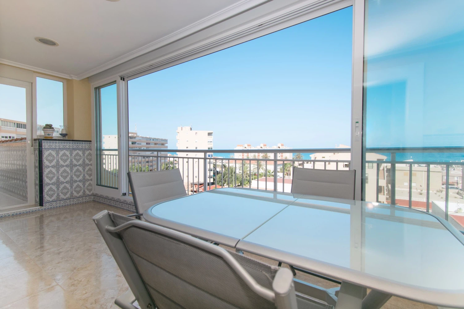 Alquilar Apartamento en Torrevieja 105 Beach View - Alicante Holiday imagen-1
