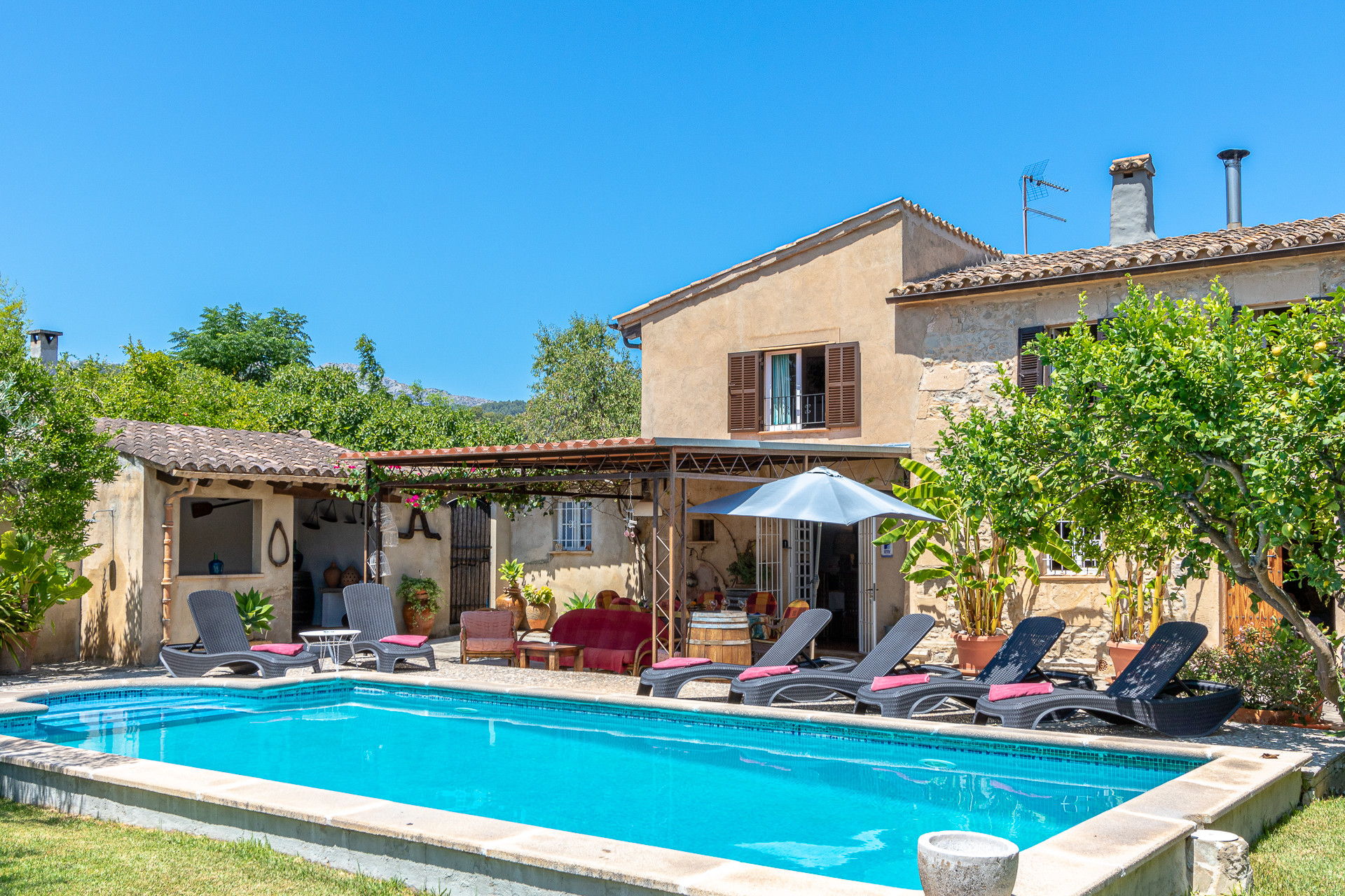 Alquilar Villa en Pollensa Ca na Pereta: Encanto Tradicional con Piscina Priv imagen-1