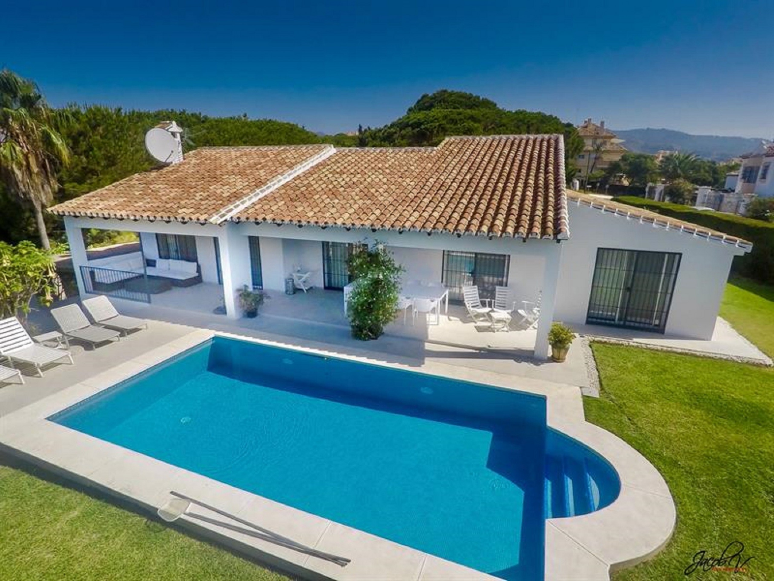 Rent Villa in Marbella 8738 - GREAT VILLA NEAR BEACH & MARBELLA picture-1