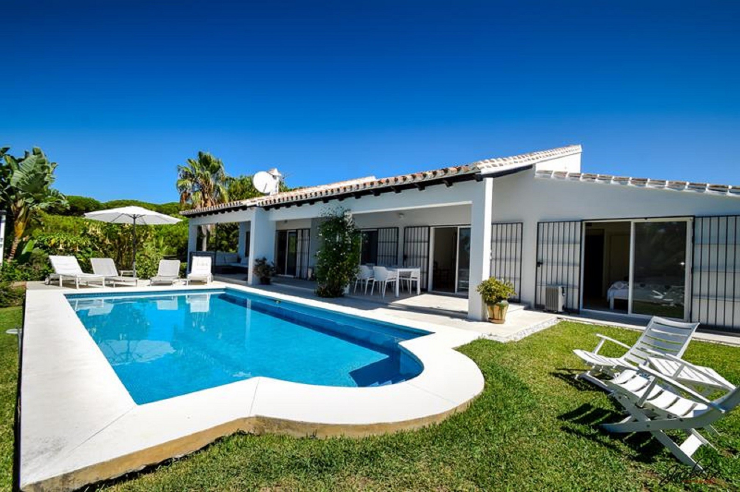 Rent Villa in Marbella 8738 - GREAT VILLA NEAR BEACH & MARBELLA picture-3