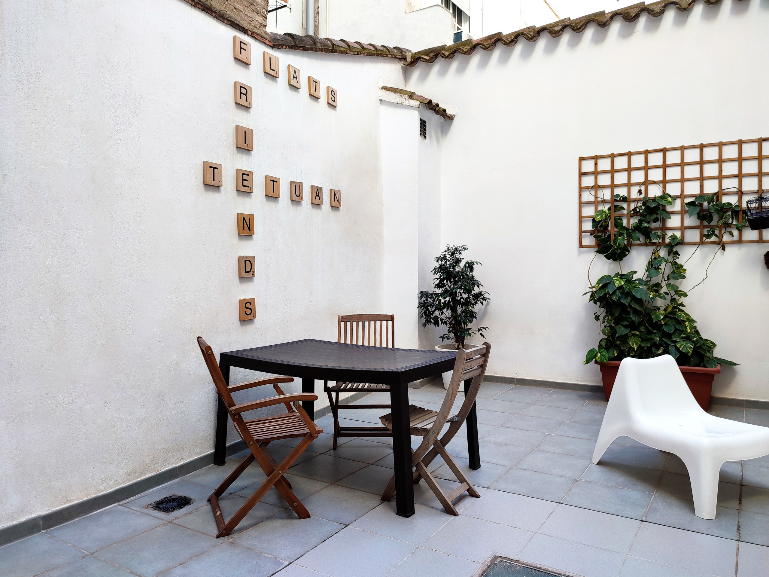 Rent Apartment in Valencia Tetuan 2 terraza picture-3