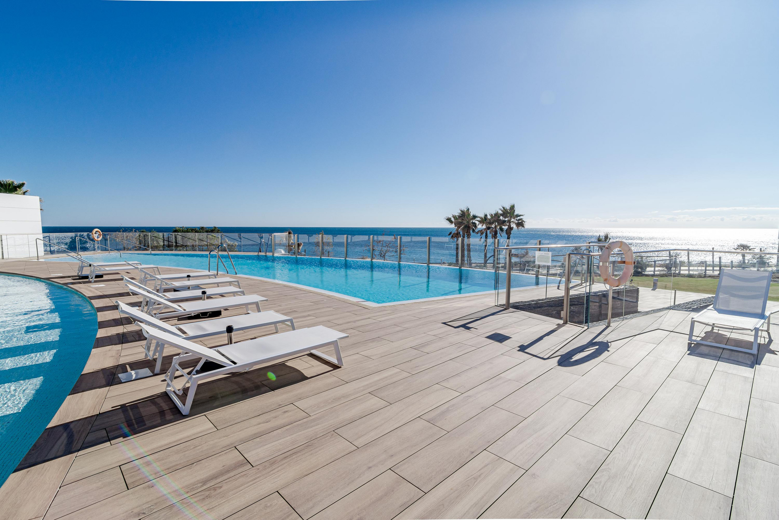 Alquilar Apartamento en Estepona TE- Luxury resort, front line beach, families only imagen-0