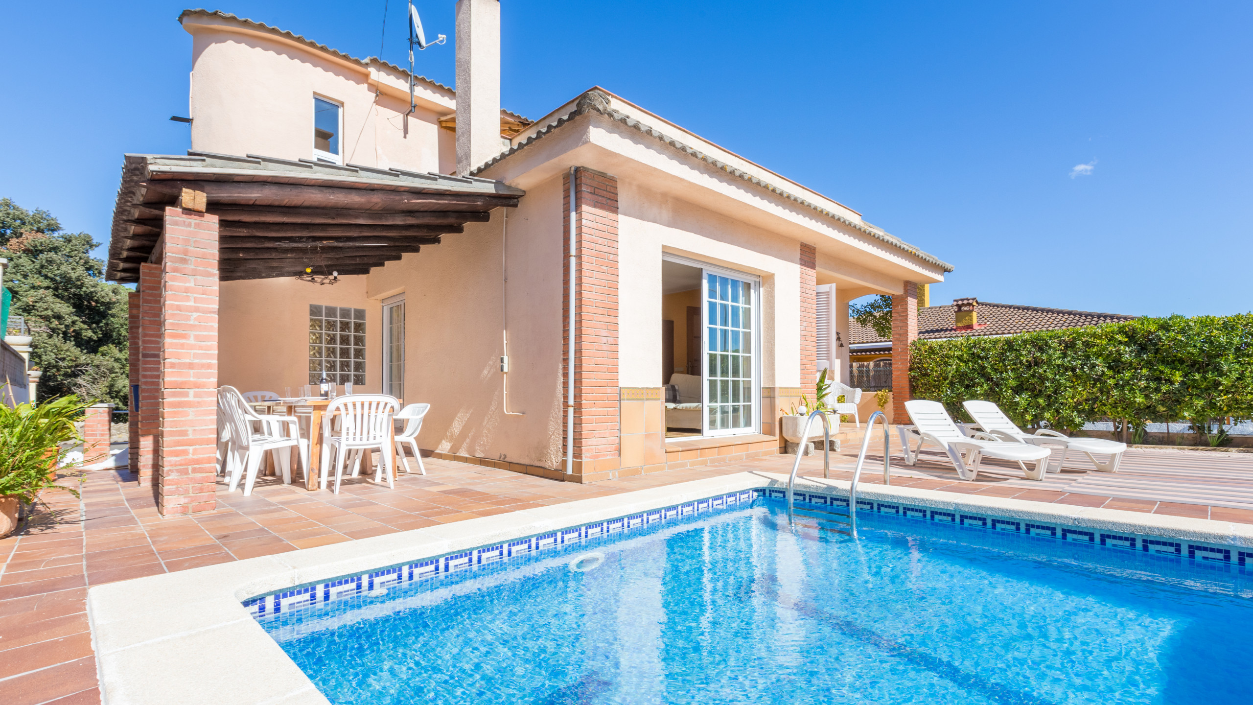 Rent Villa in Blanes Del Pi picture-2