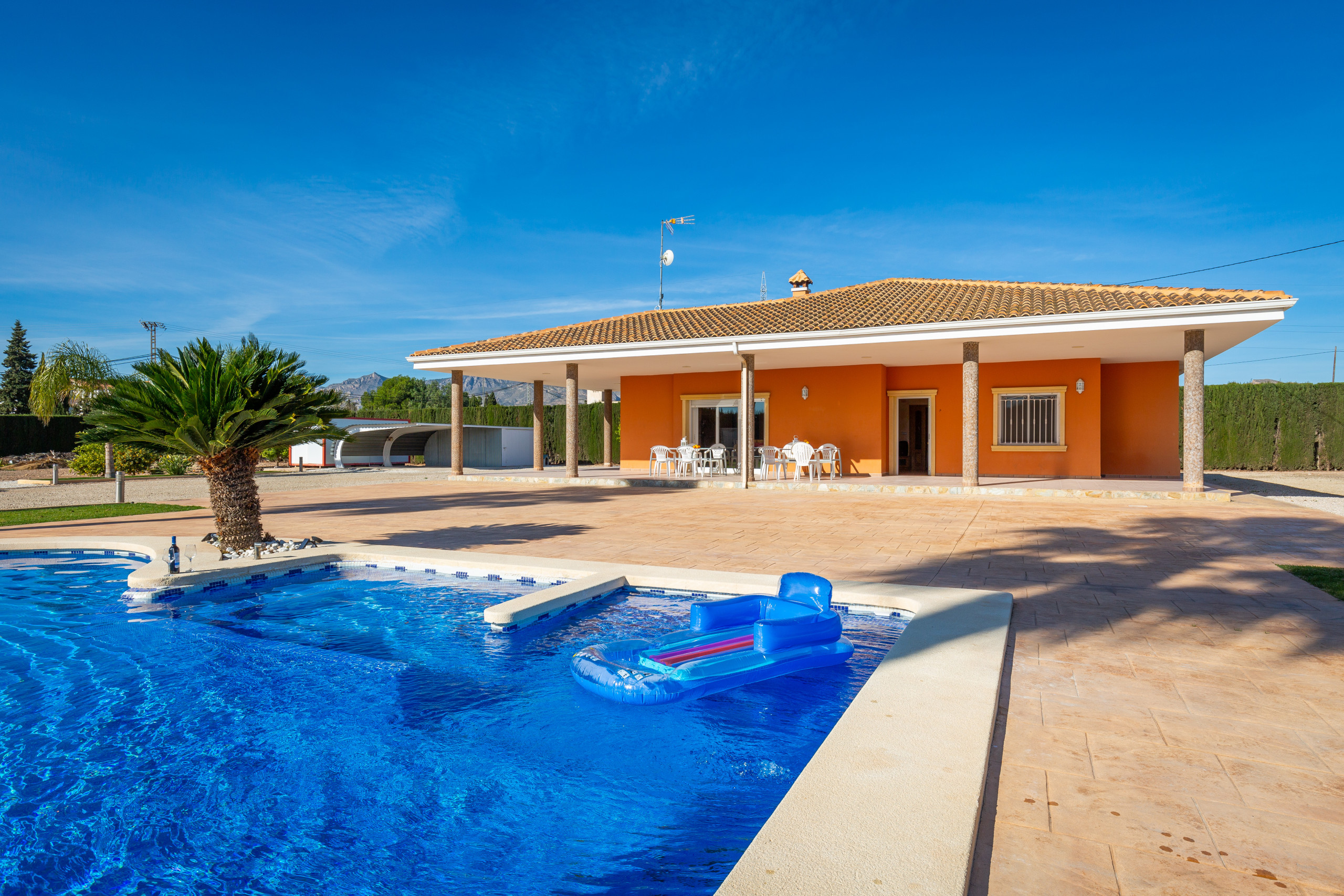 Rent Villa in Crevillente Fidalsa Dom Perignon picture-1