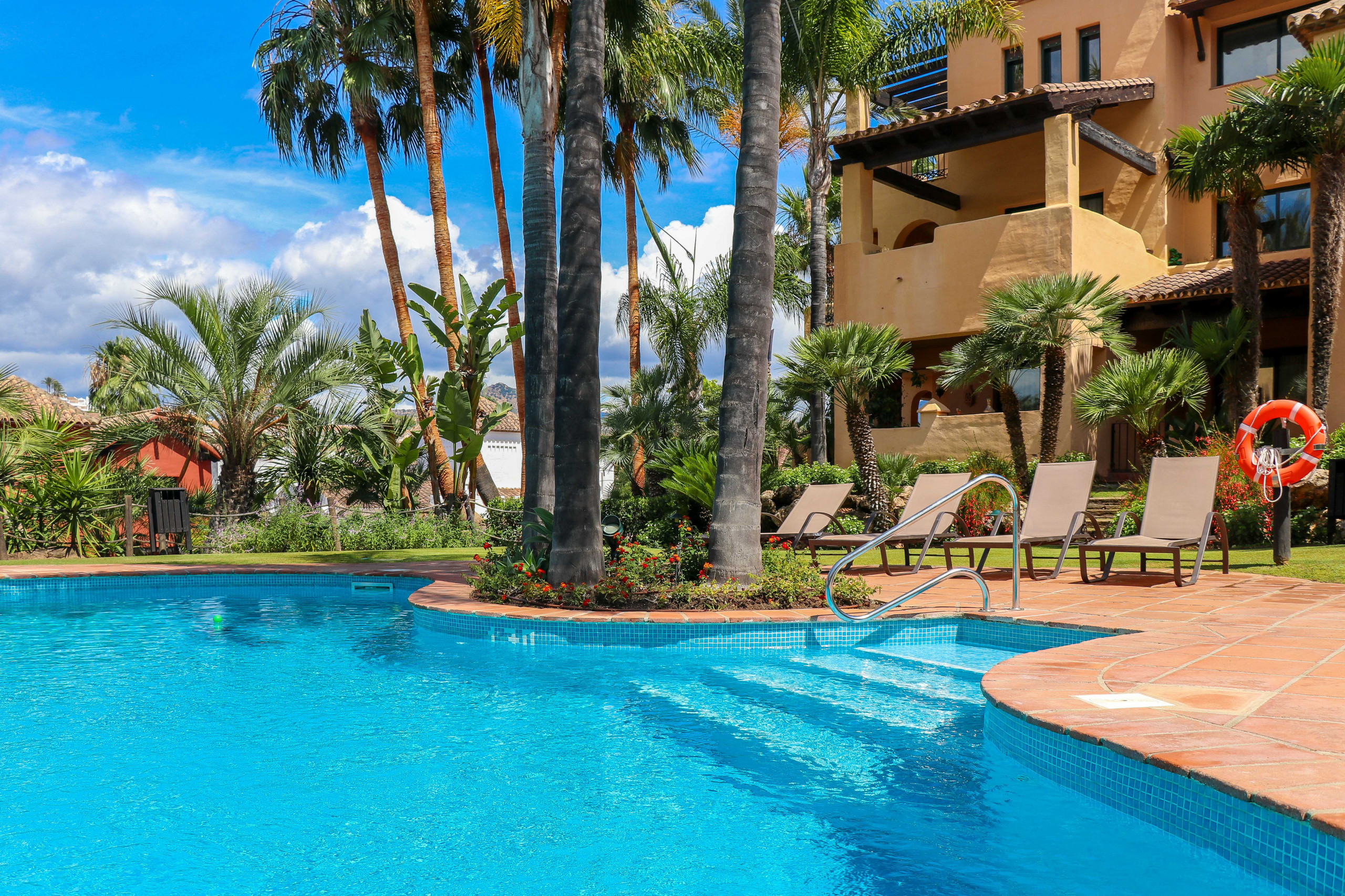 Flats with Swimming Pool in Estepona