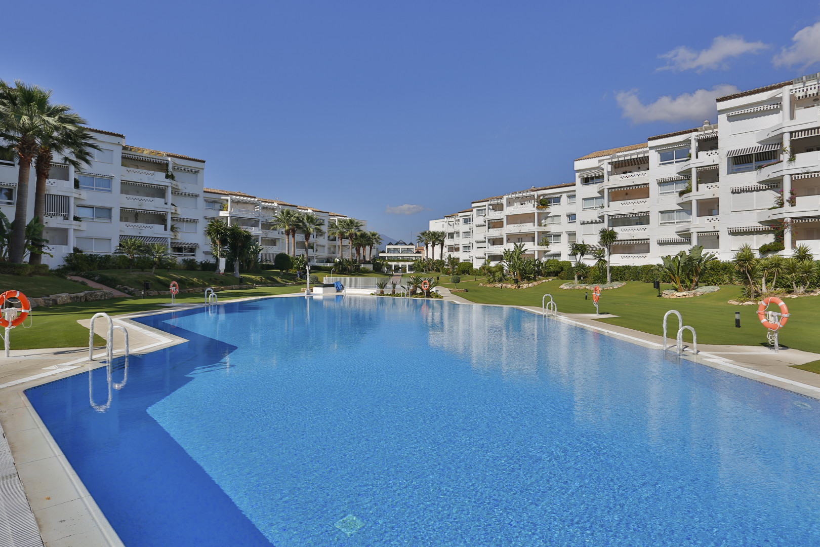 Rent Apartment in Puerto Banús PR20 -  Good located flat Puerto Banus picture-0