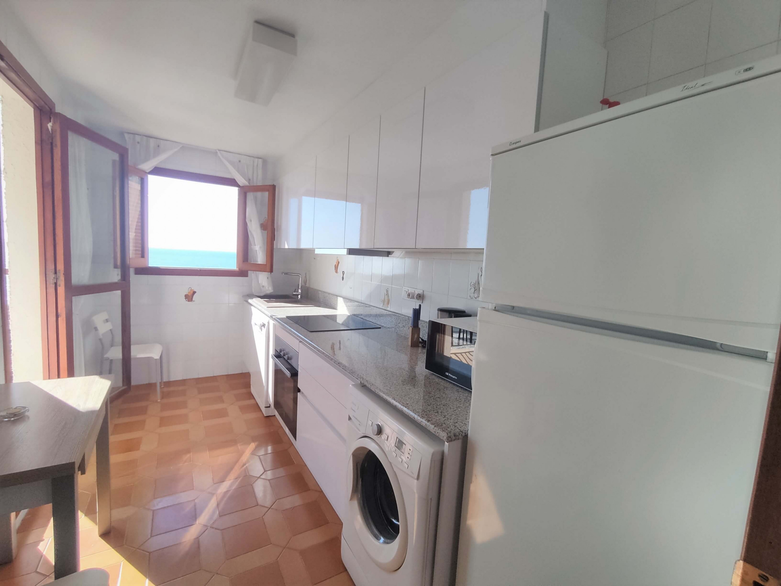 Ferienwohnung in  buchen APARTAMENTO EN PRIMERA LÍNEA Playa Cargador Bild-2