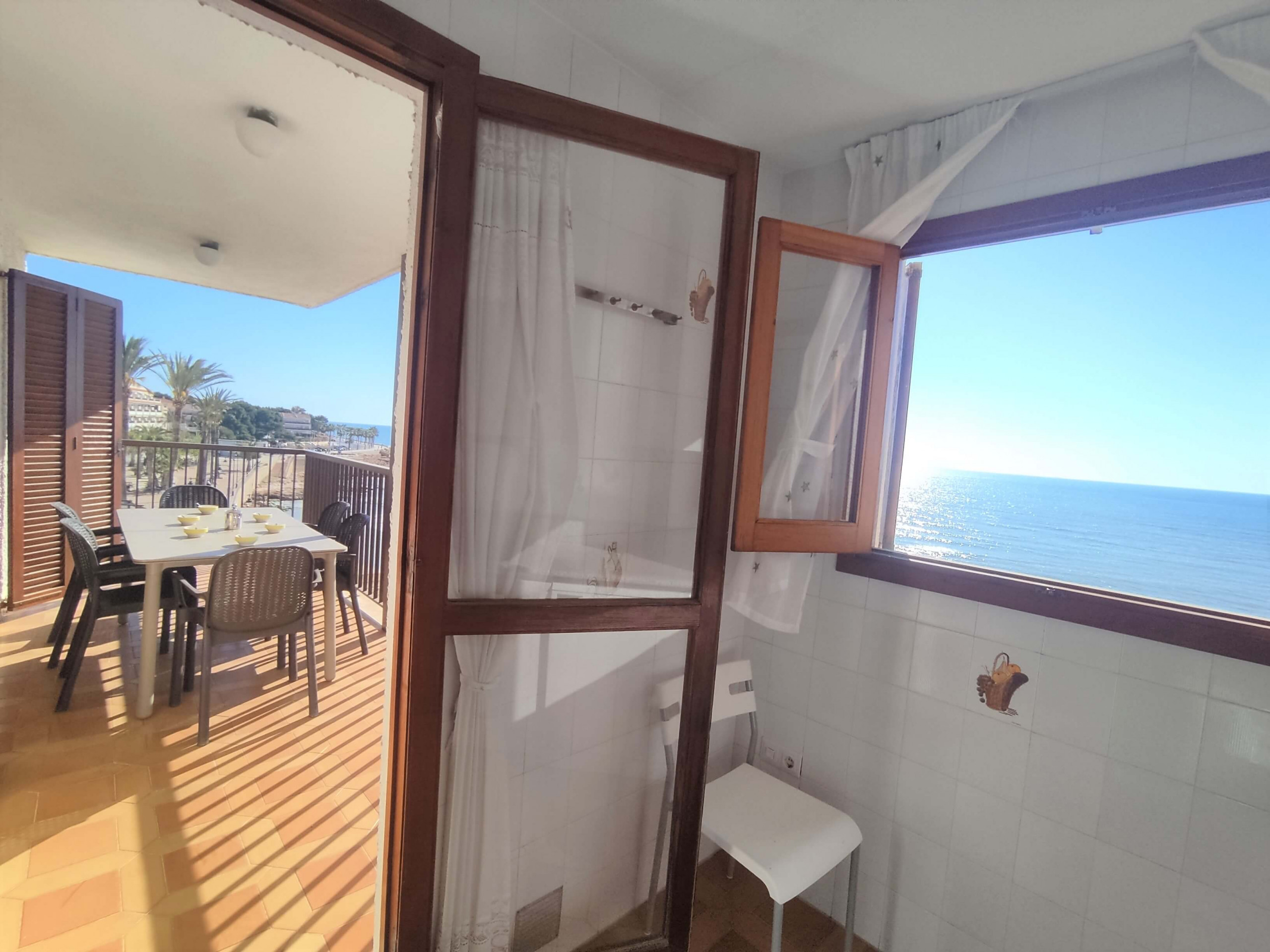 Ferienwohnung in  buchen APARTAMENTO EN PRIMERA LÍNEA Playa Cargador Bild-4