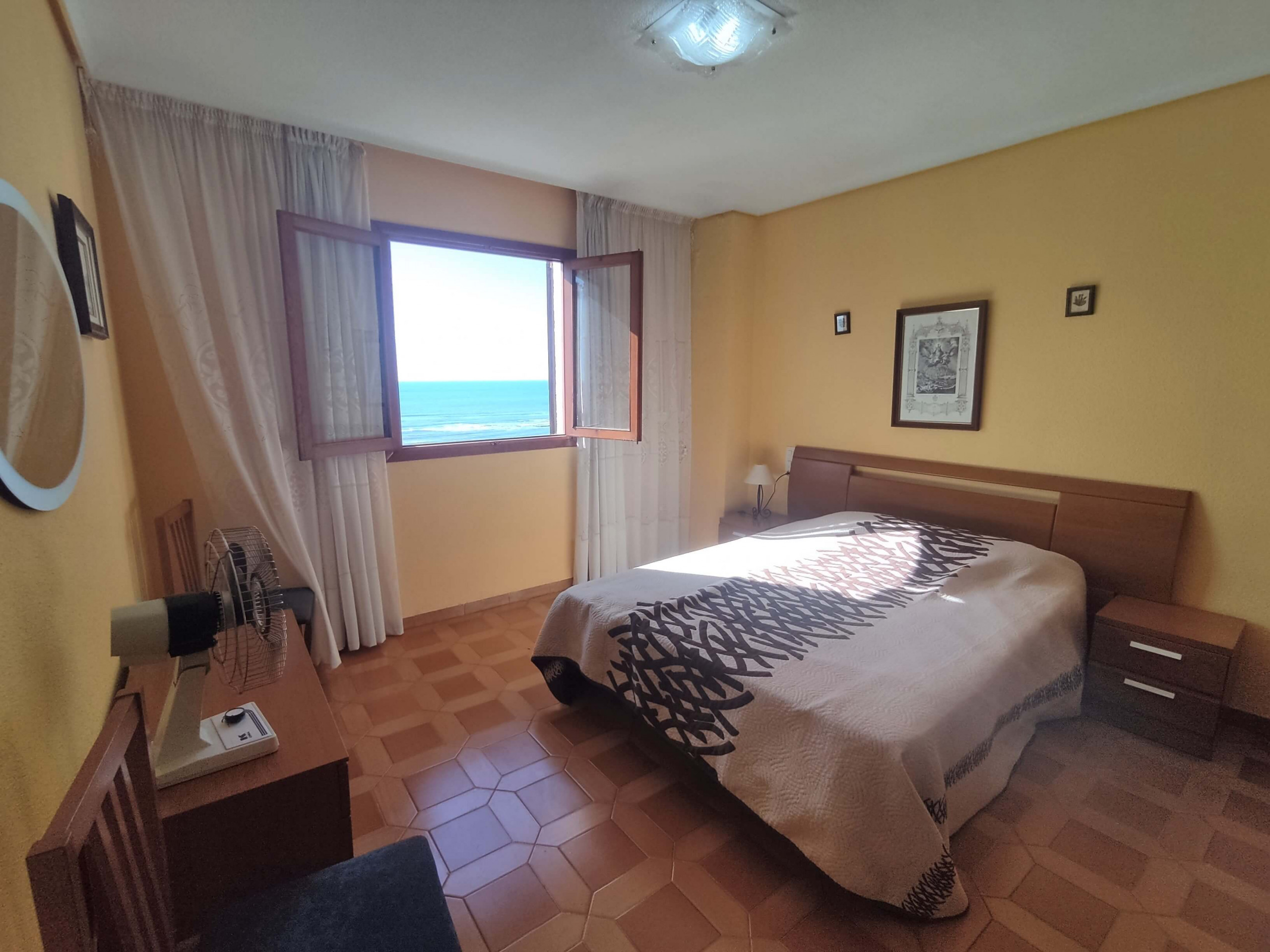 Ferienwohnung in  buchen APARTAMENTO EN PRIMERA LÍNEA Playa Cargador Bild-6