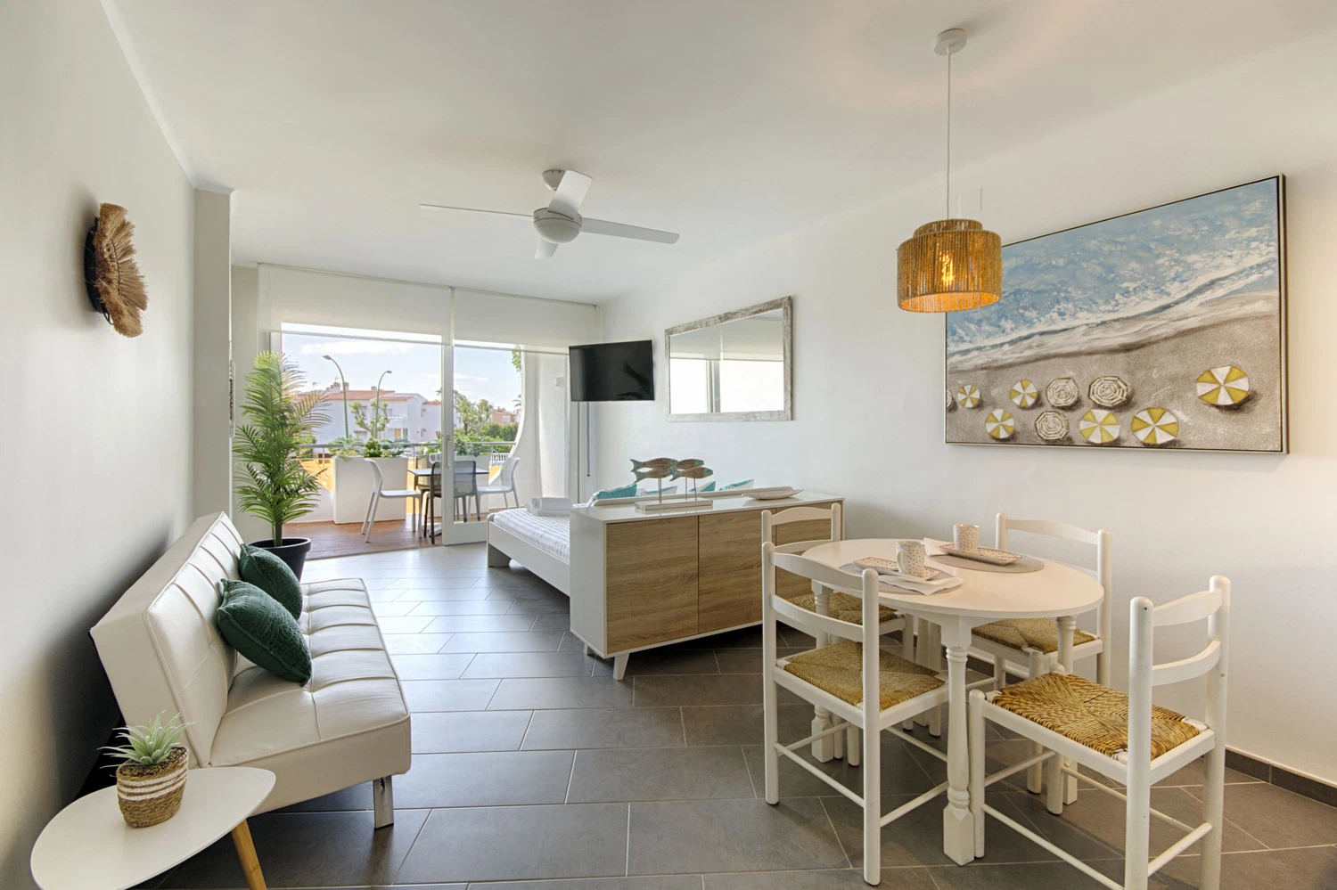 Alquilar Apartamento en Empuriabrava Precioso estudio WELCS -049- Frente al mar imagen-0