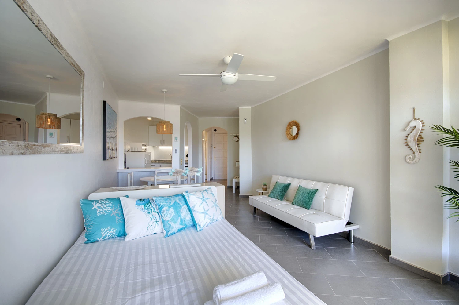 Alquilar Apartamento en Empuriabrava Precioso estudio WELCS -049- Frente al mar imagen-6