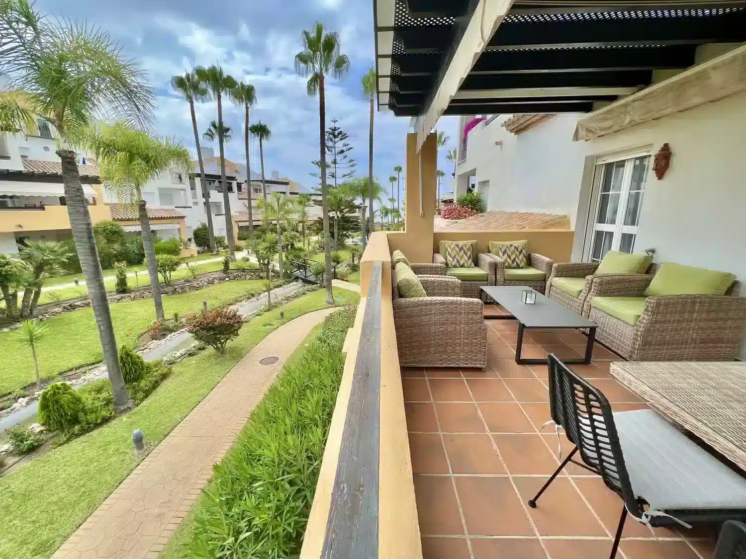 Alquilar Apartamento en Marbella 13 - Appartement bord de mer a Bahia Marbella imagen-2