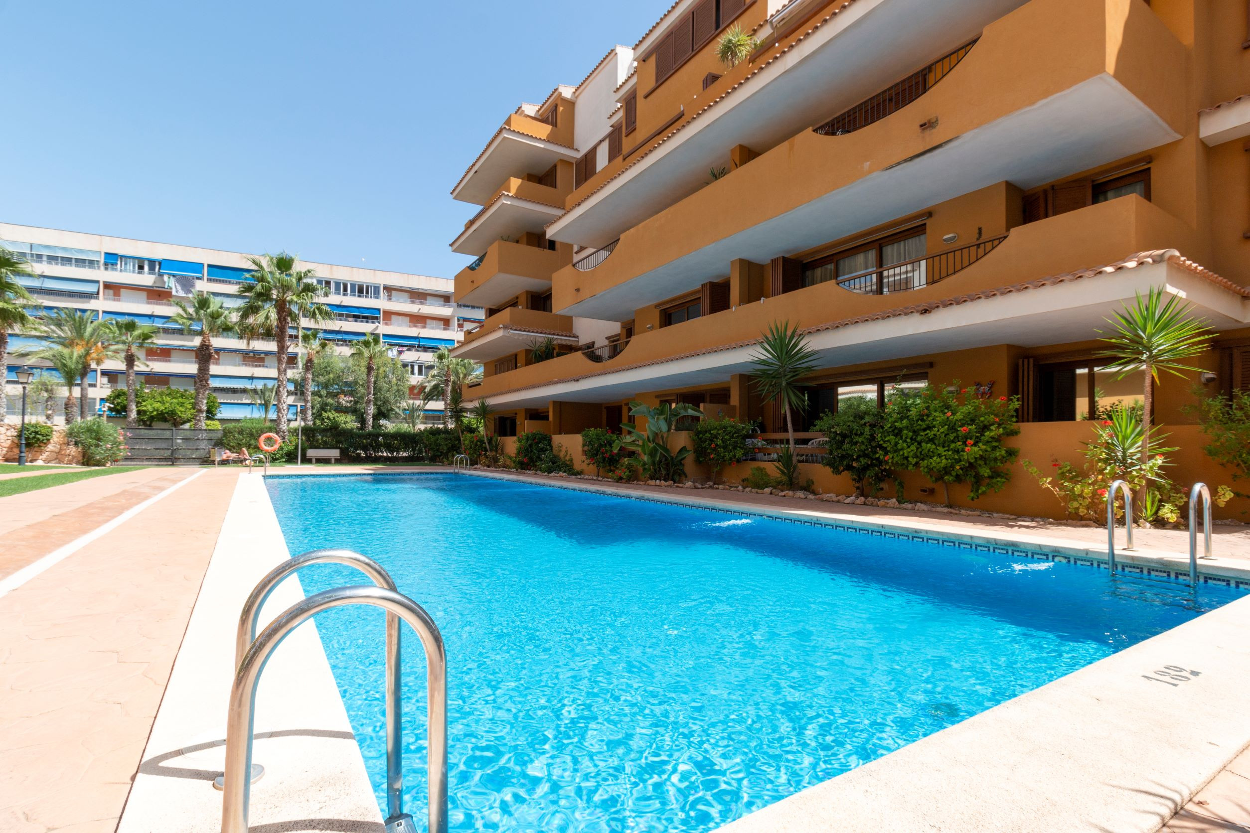 Alquilar Apartamento en Torrevieja 222 Lovely 3  Pools Home - Alicante Holiday imagen-3