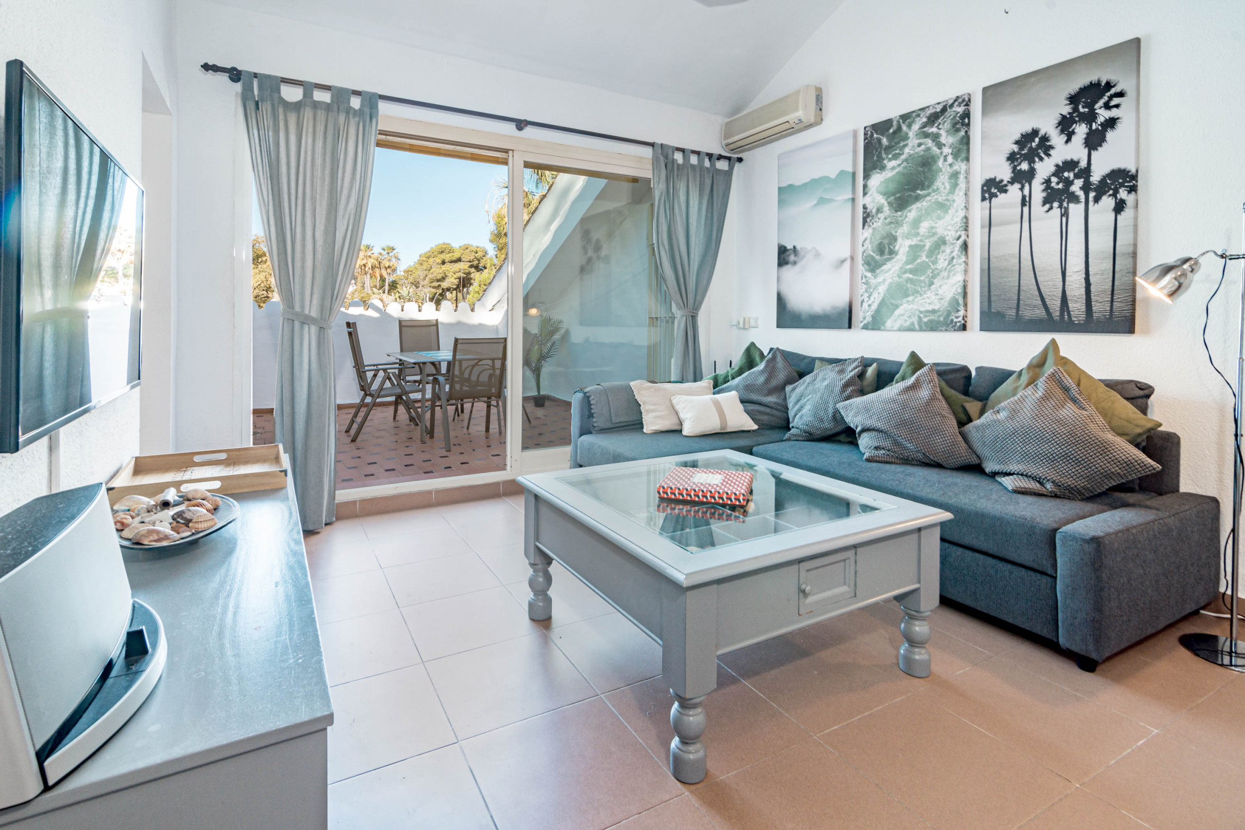 Rent Apartment in Nueva Andalucia Spacious apartment in Puerto Banus picture-2