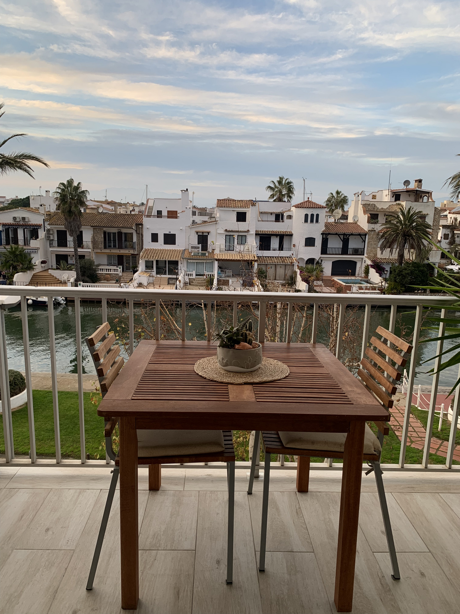 Rent Apartment in Empuriabrava Apartamento WELCS -045- Frente al Canal picture-0