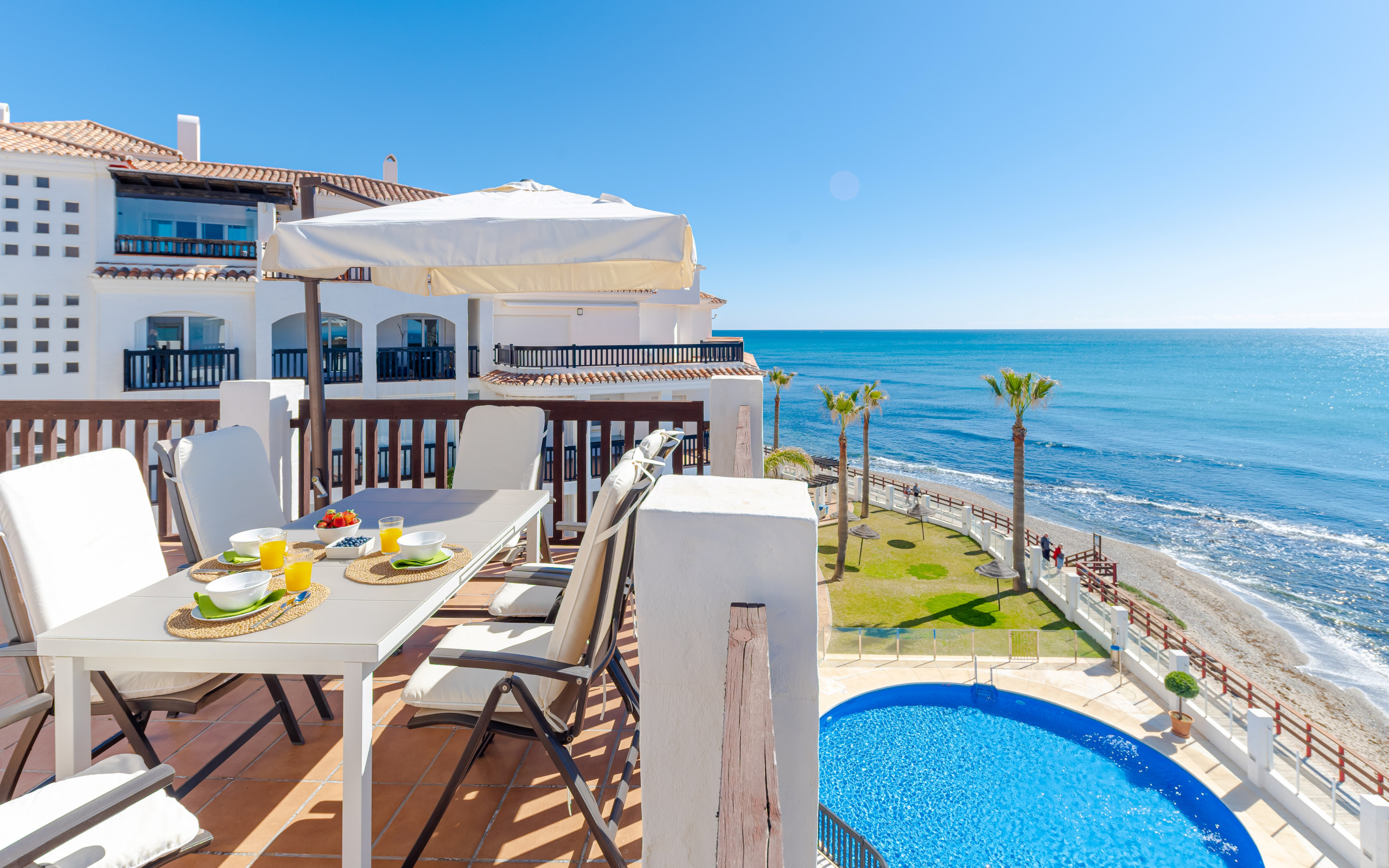 Flats in Marbella near the beach