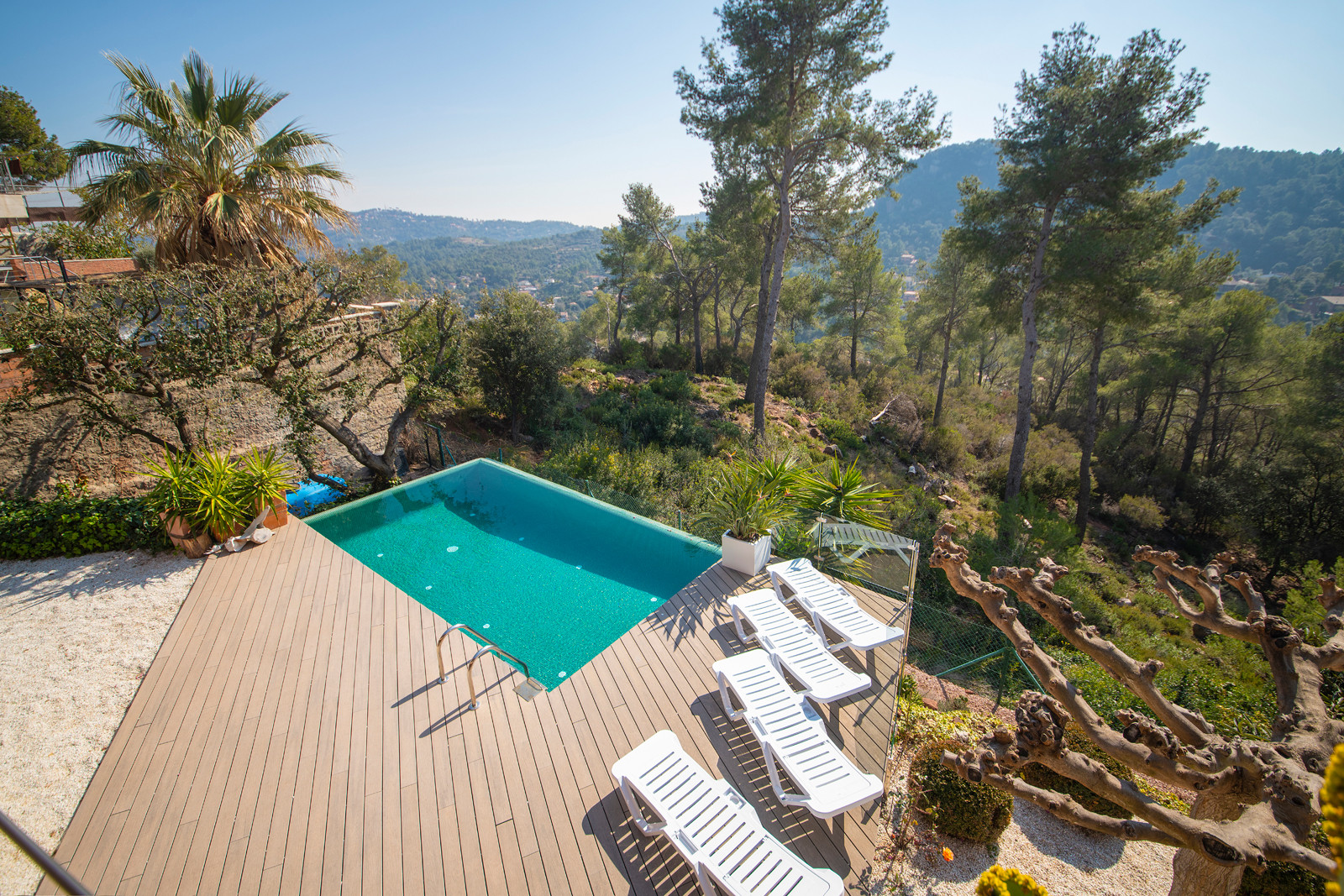 Rent Villa in Torrelles de Llobregat LLUISA TORRELLES LLOBREGAT 561.231 Modern and welc picture-1