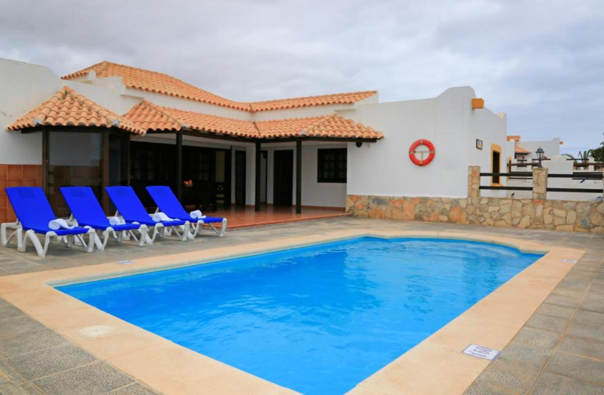 Rent Villa in Caleta de Fuste LVV Villa piscina privada,barbacoa,junto al Mar picture-16