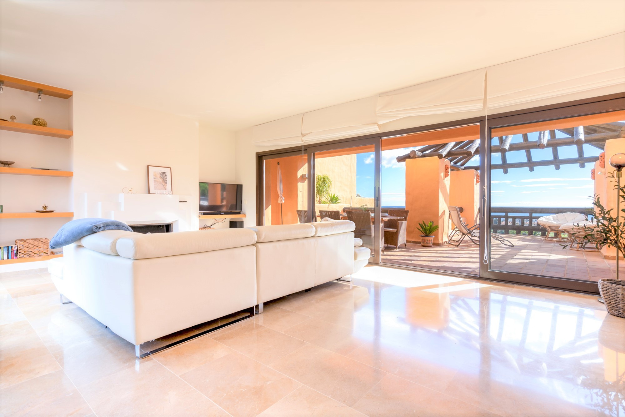 Alquilar Apartamento en Manilva Penthouse with amazing sea view and golf Duquesa imagen-4