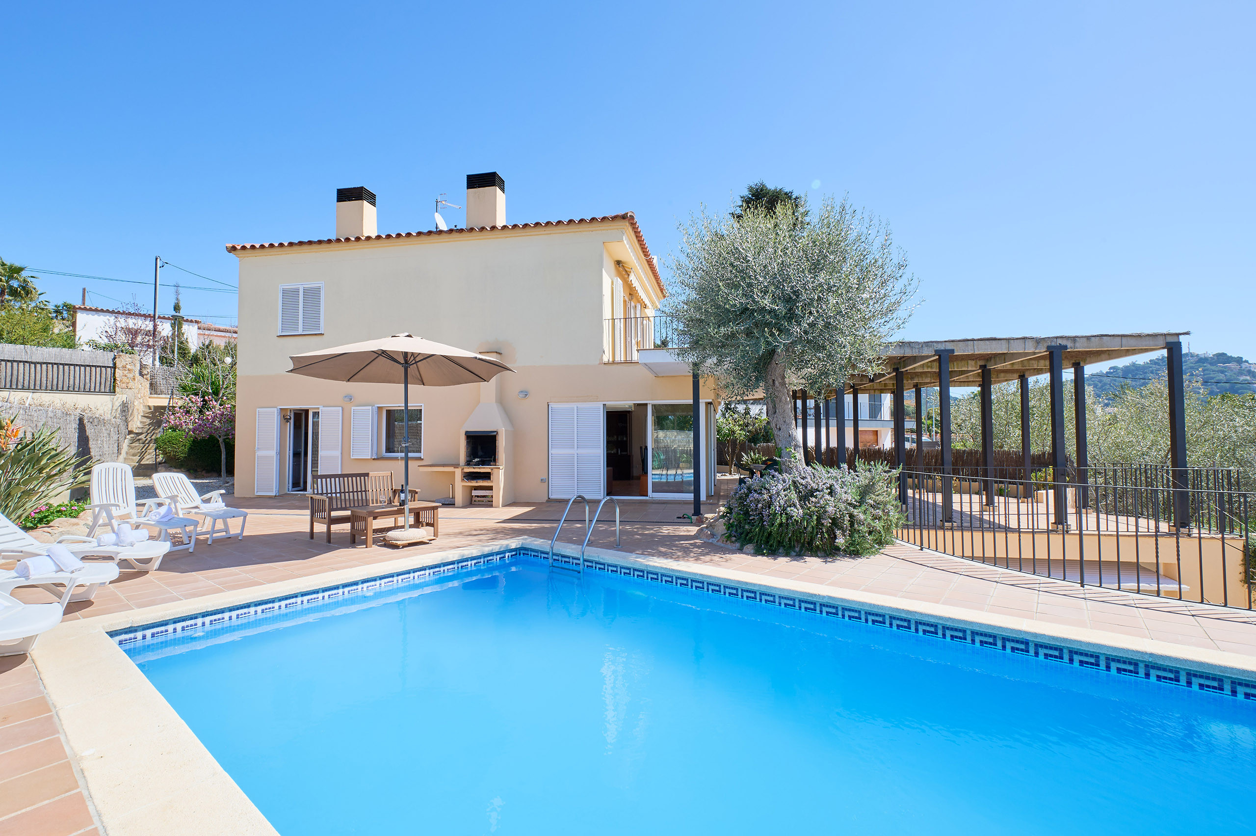 Rent Villa in Blanes Francina picture-2