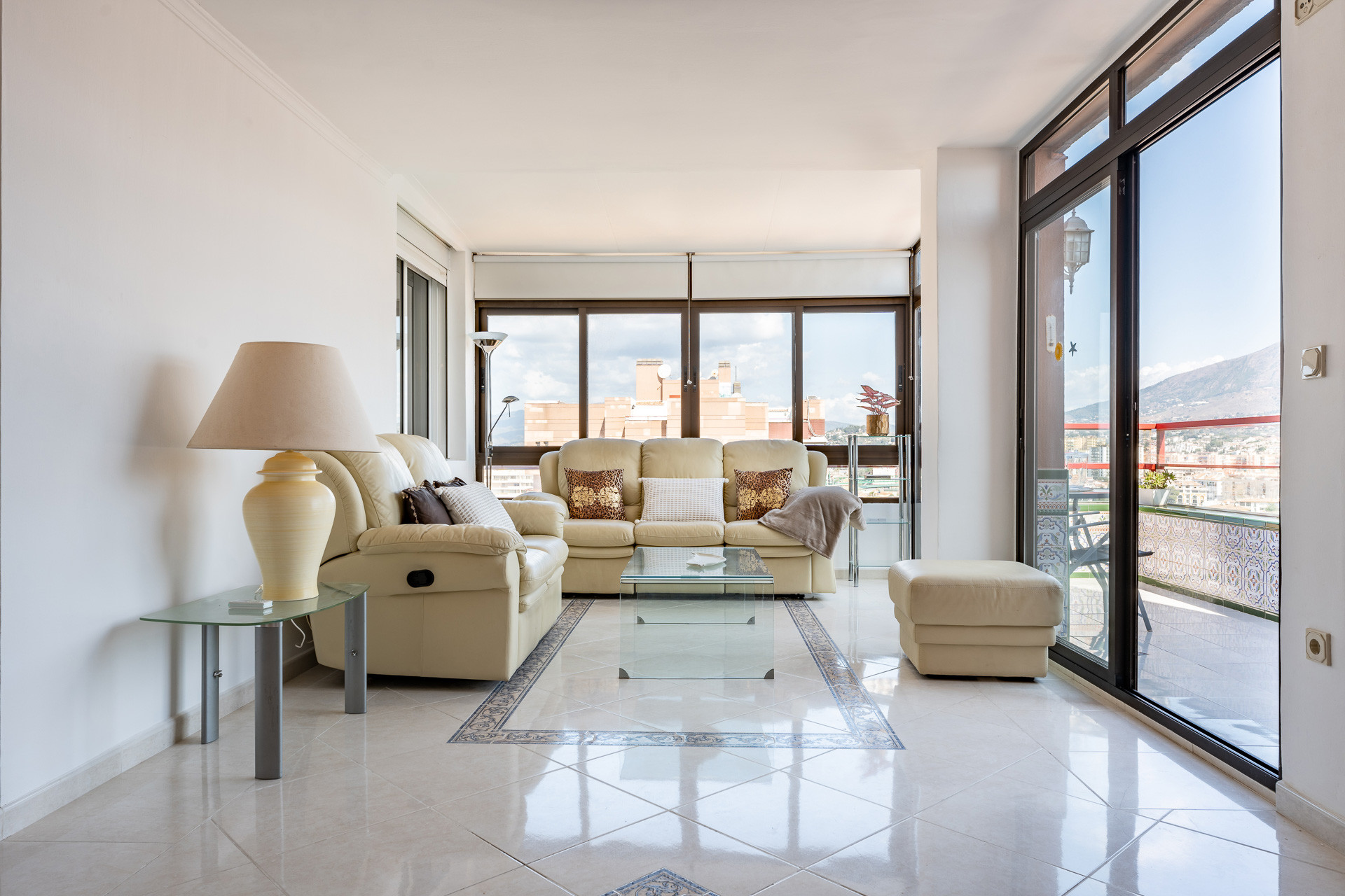 Rent Apartment in Fuengirola MalagaSuite Skyviews Fuengirola picture-1