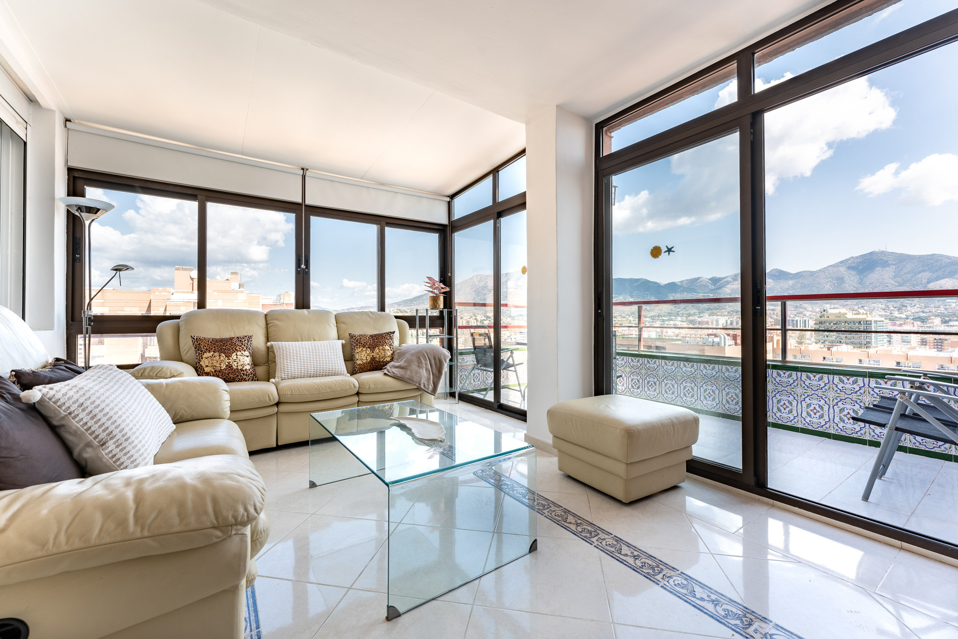 Rent Apartment in Fuengirola MalagaSuite Skyviews Fuengirola picture-0