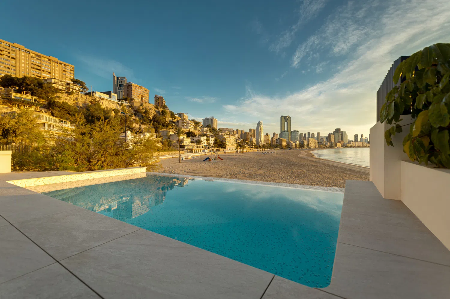 Alquilar Apartamento en Benidorm SUNRISE BENIDORM Beachfront Apartment with private imagen-1