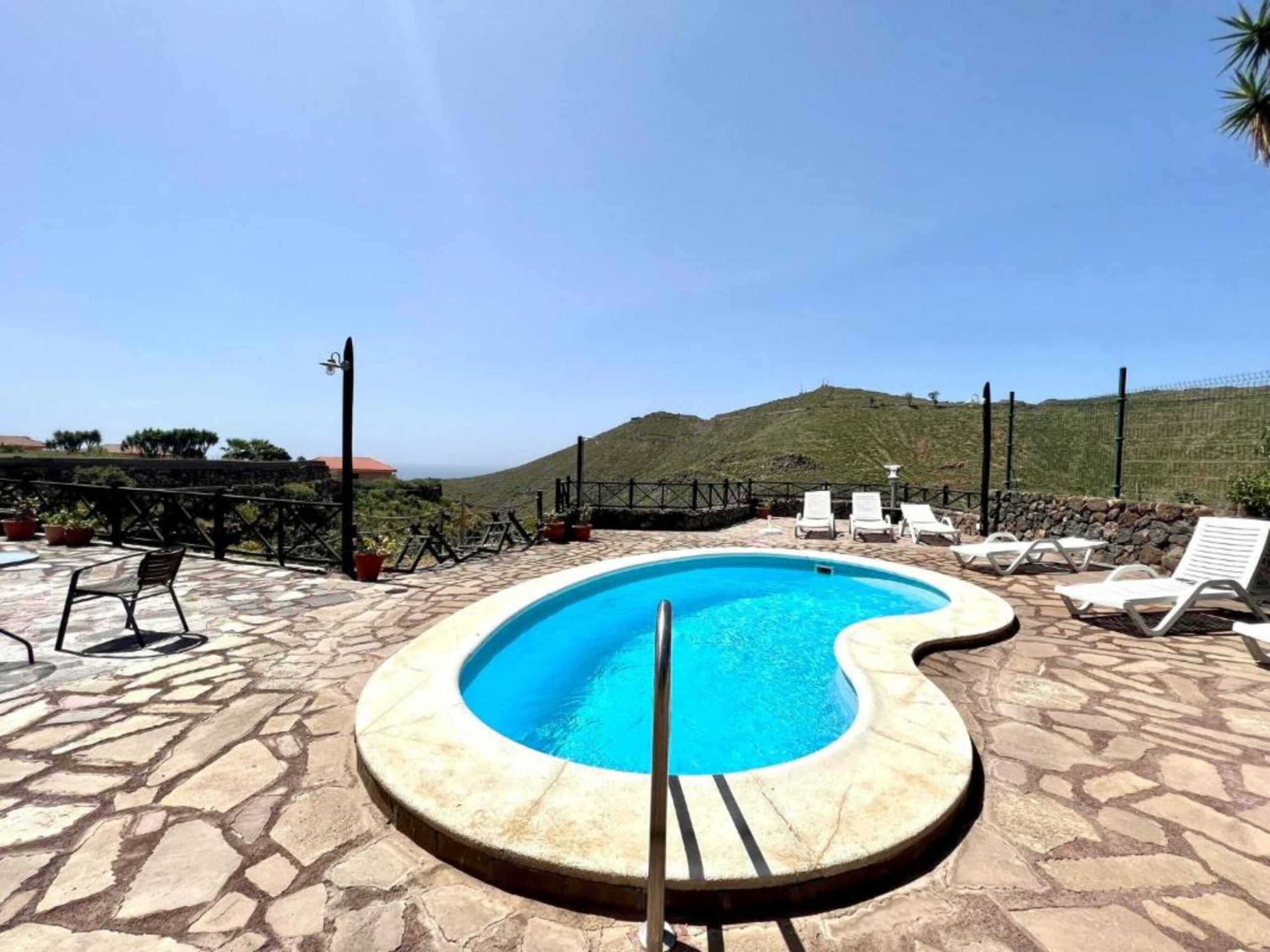 Rent Rural House in San Miguel de Abona Caserio rural antiguo con espectacular Piscina picture-0