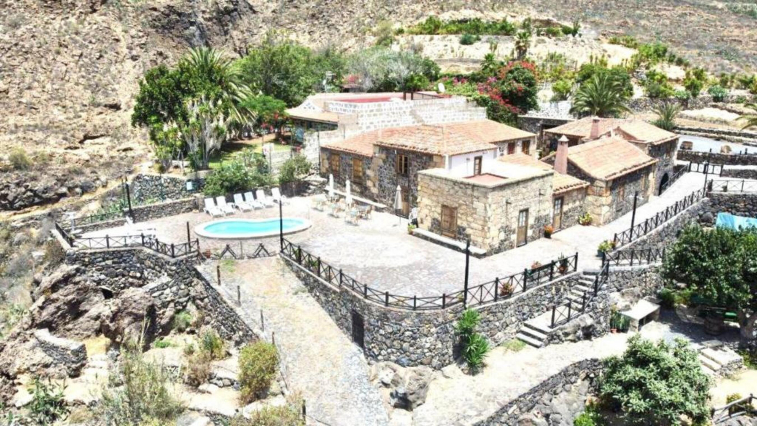 Rent Rural House in San Miguel de Abona Caserio rural antiguo con espectacular Piscina picture-0