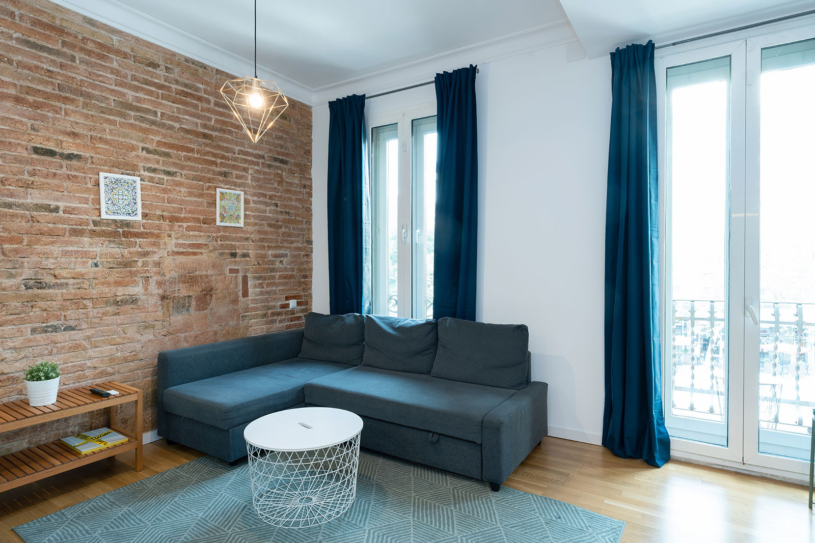 Rent Apartment in Barcelona Bright and cozy flat in the heart of the city picture-2