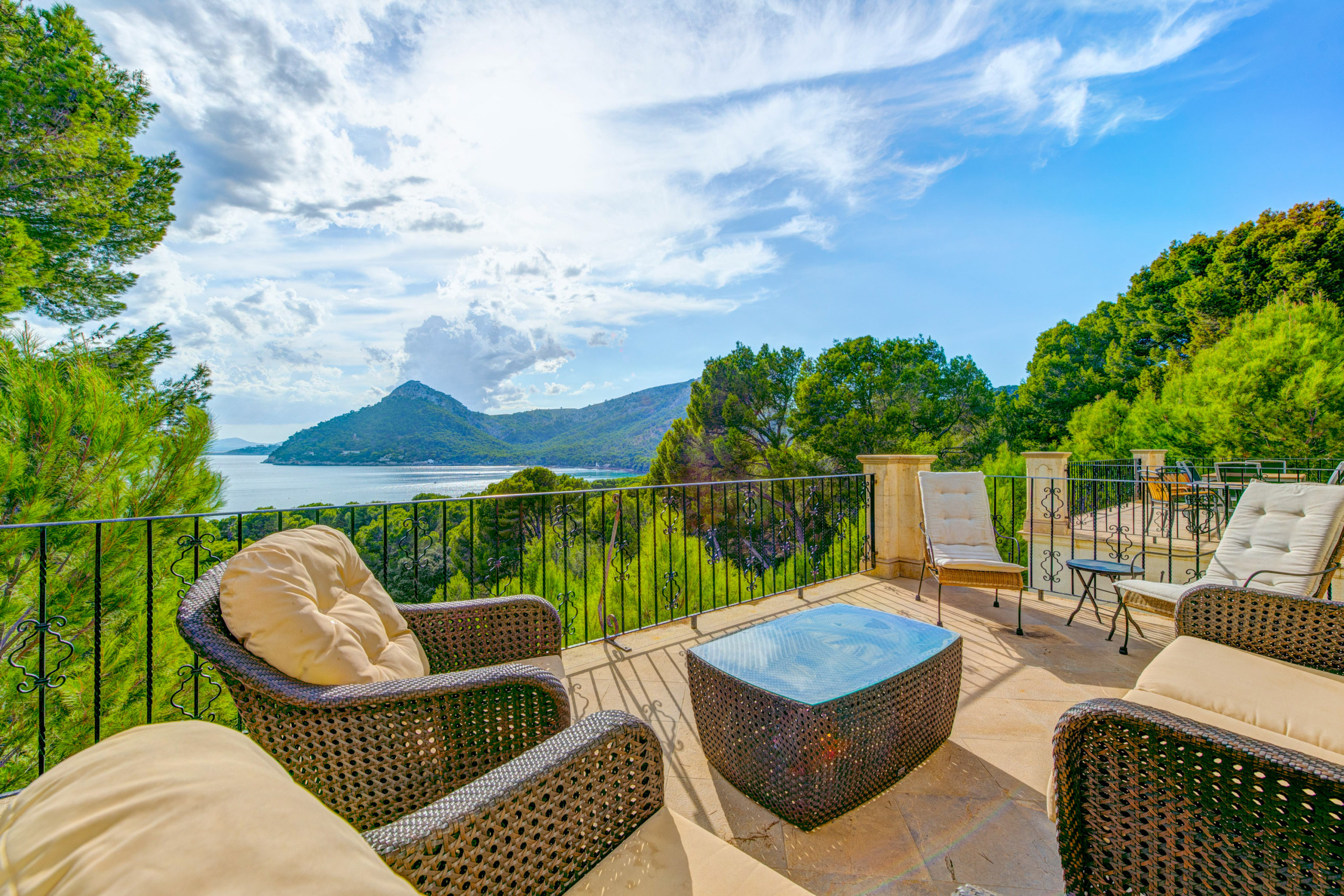 Rent Villa in  Formentor Deluxe 2, Villa 5StarsHome Mallorca picture-3