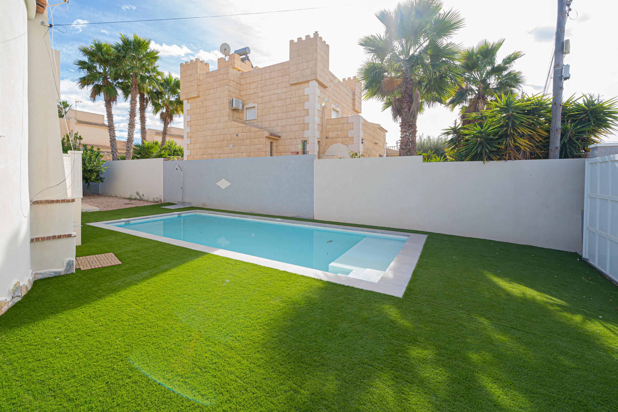 Rent Villa in Torrevieja Hola Casita picture-11