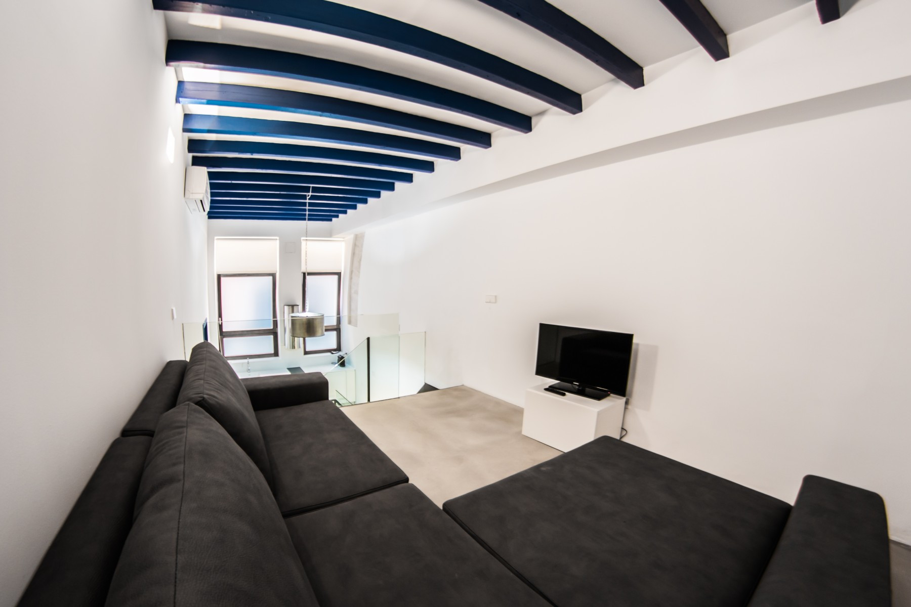 Rent Apartment in Palma de Mallorca Lonja Suites 1 Blue picture-13