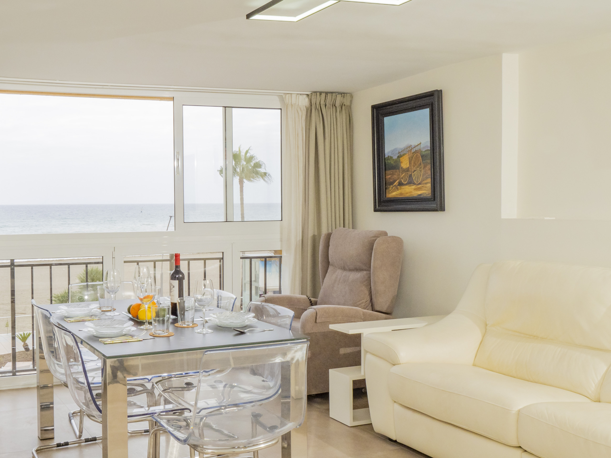 Rent Apartment in Estepona Cubo's Estepona Oceanview Apartment & Free Parking picture-8