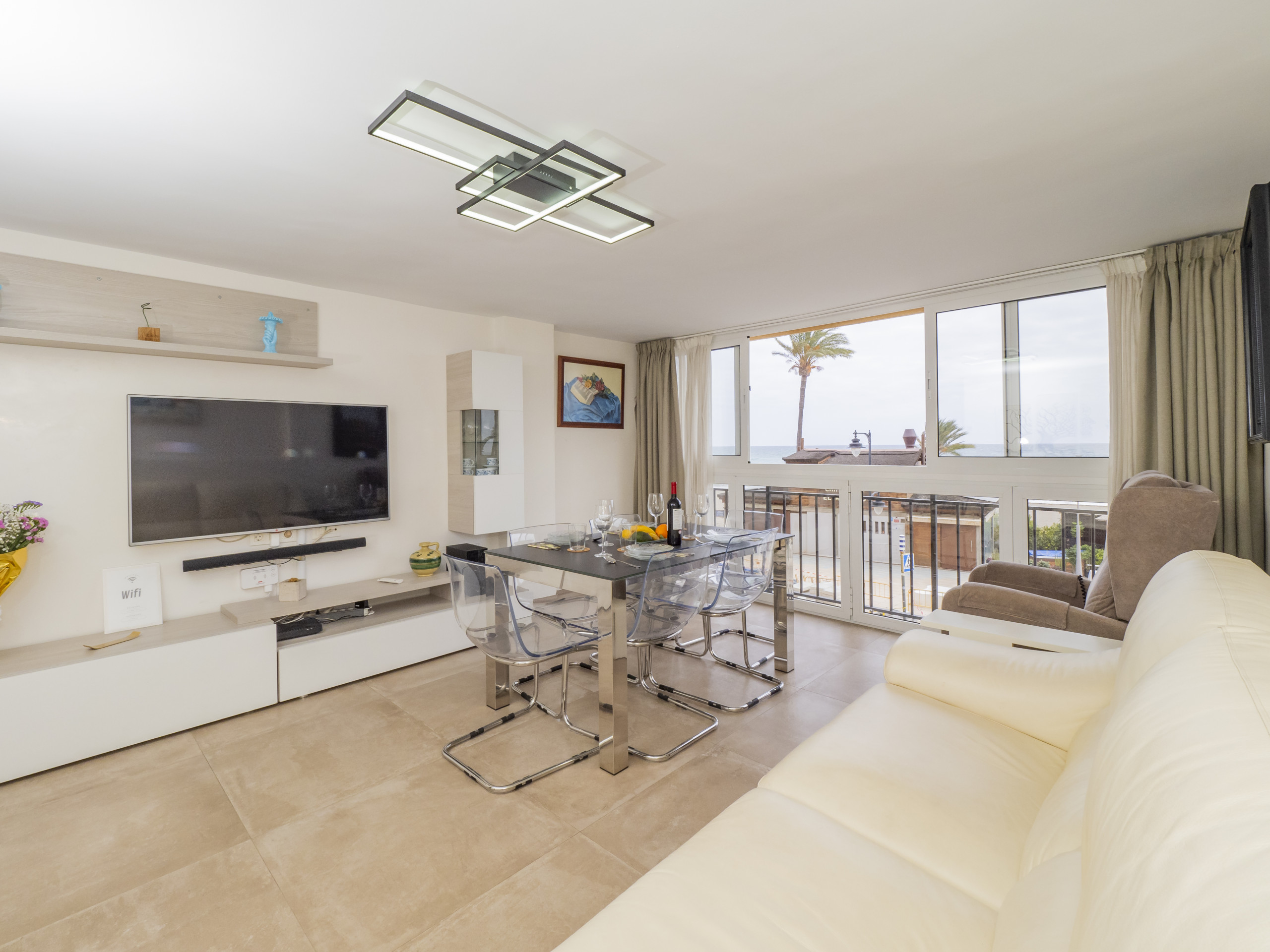 Rent Apartment in Estepona Cubo's Estepona Oceanview Apartment & Free Parking picture-6