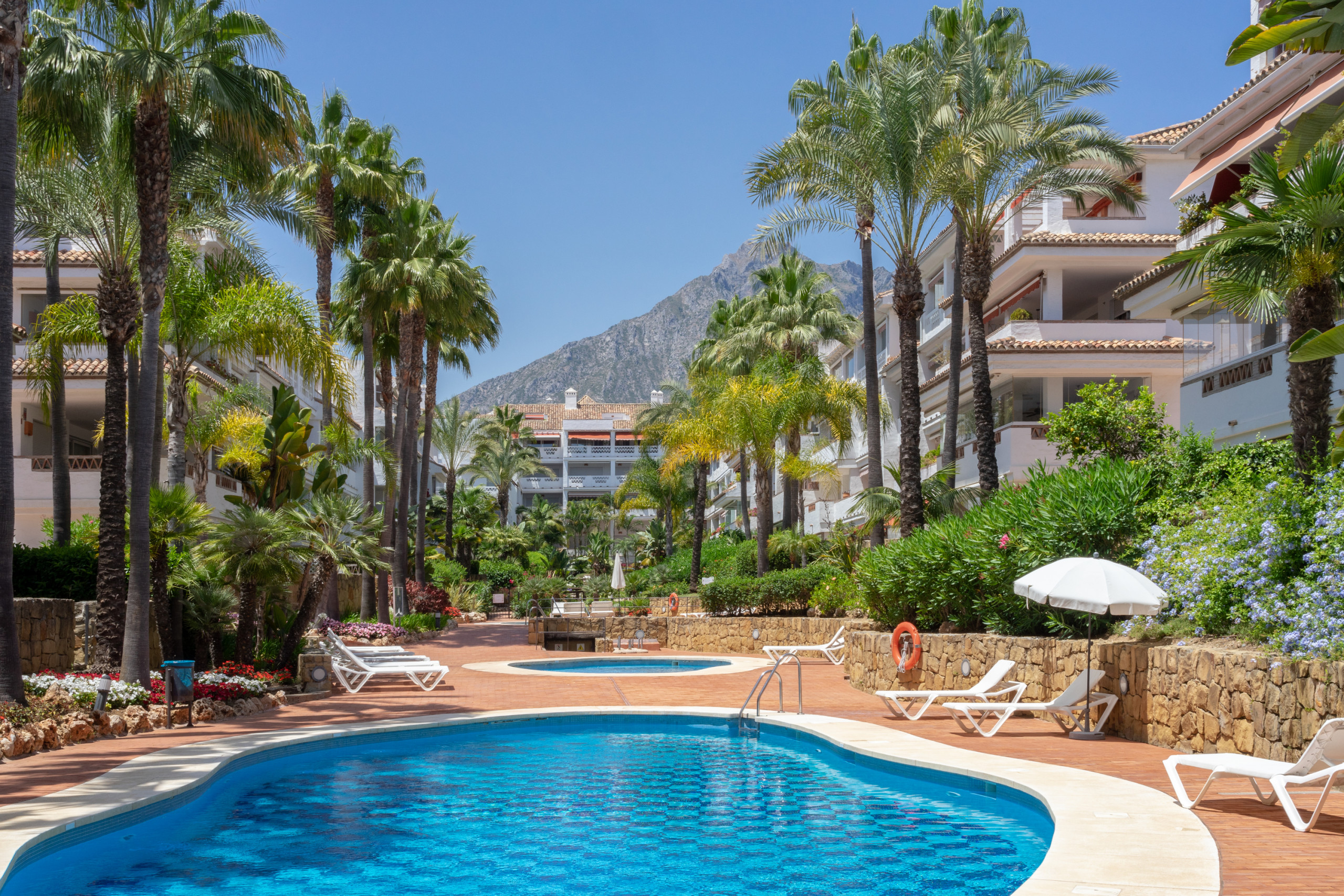 Alquiler de apartamentos con piscina en Marbella