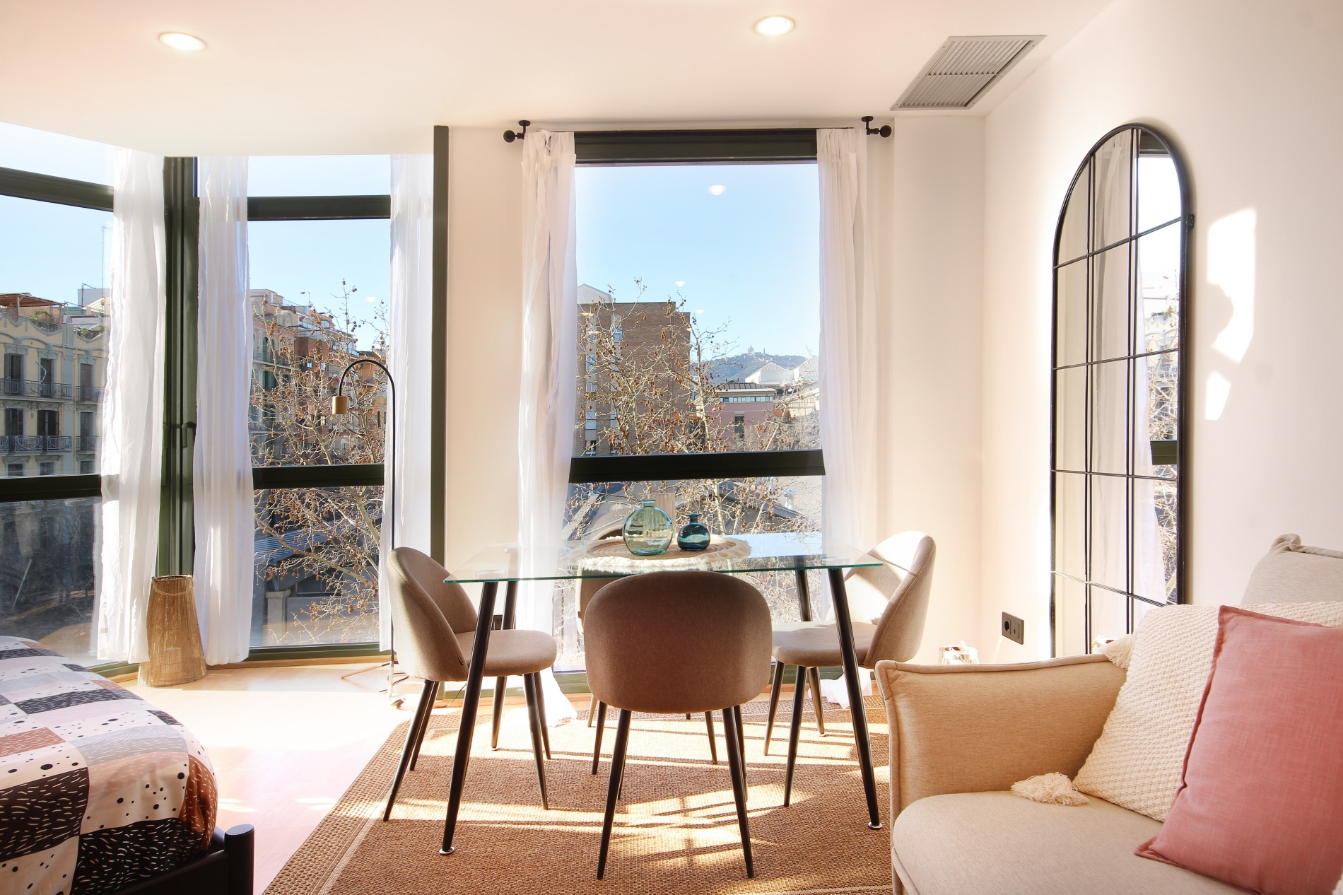 Rent Apartment in Barcelona Loft Calle Mallorca picture-2