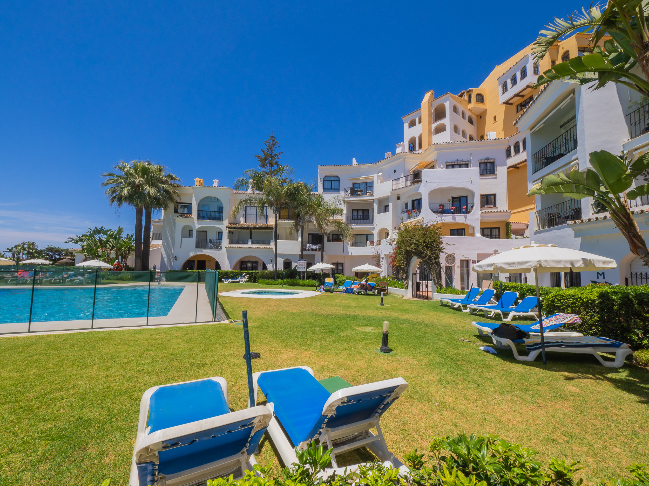 Rent Apartment in Marbella Cubo's Estudio Cabopino Port & Parking picture-14