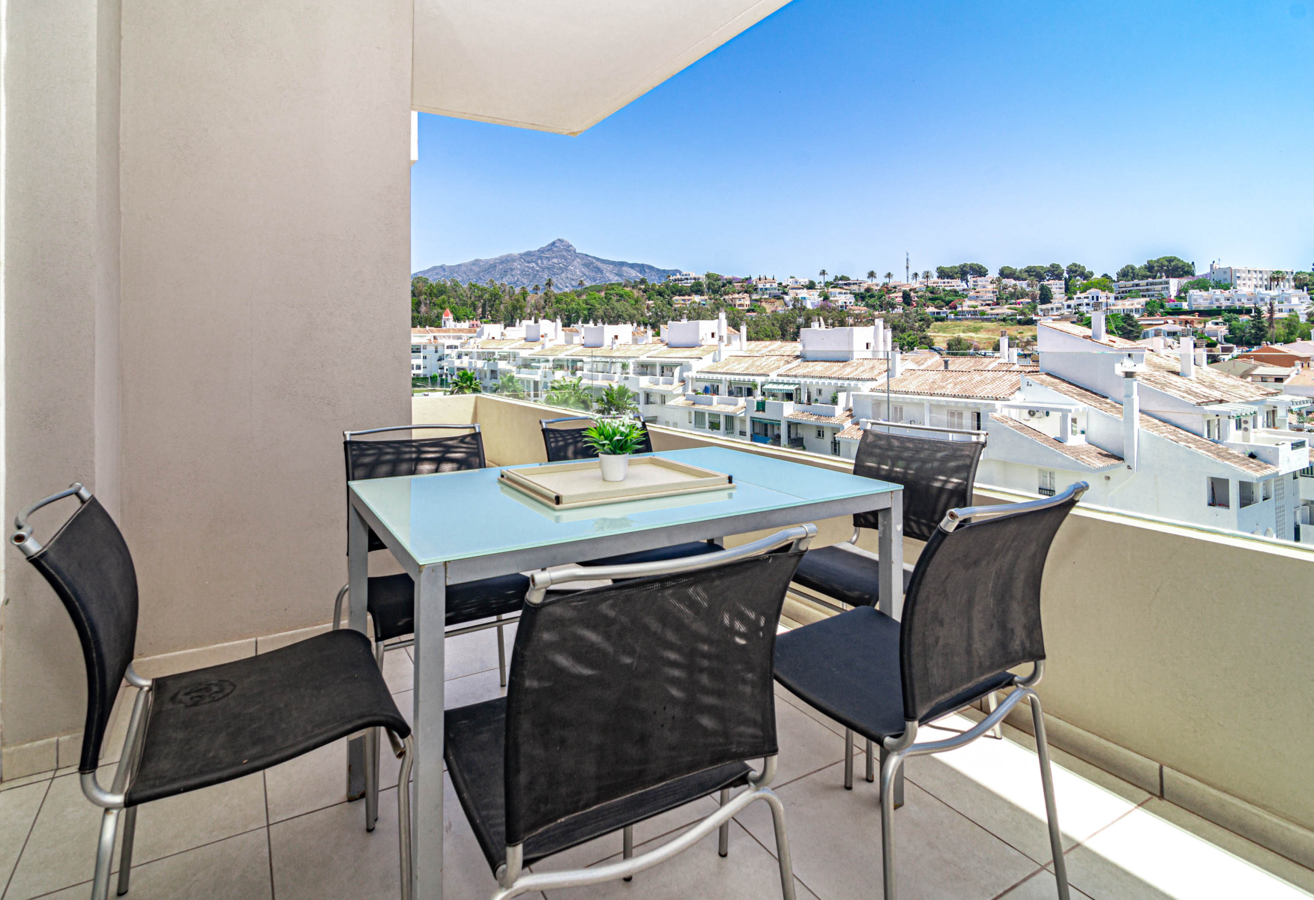 Rent Apartment in Marbella EA2.6 - Lovely 3 bedroom apartment, stunning views picture-0